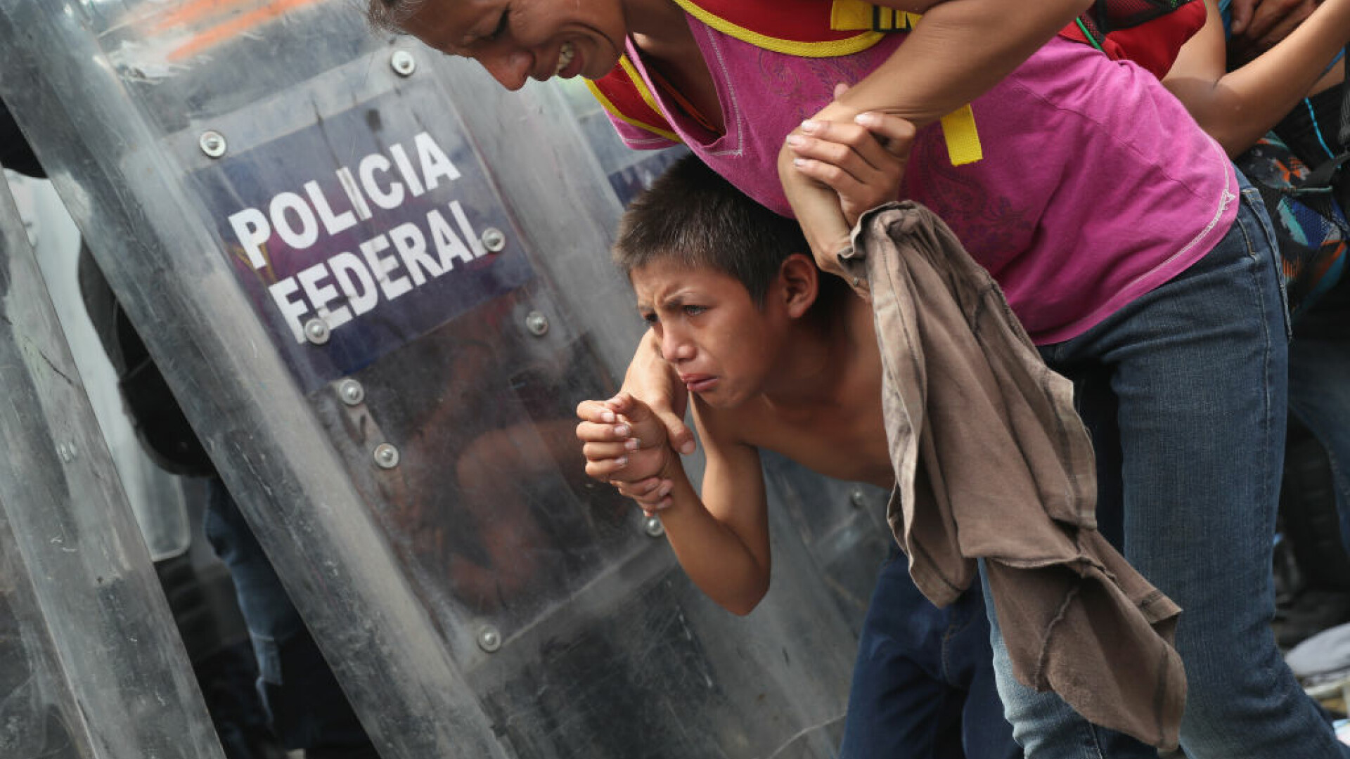 Caravana migranților din Guatemala intră în Mexic