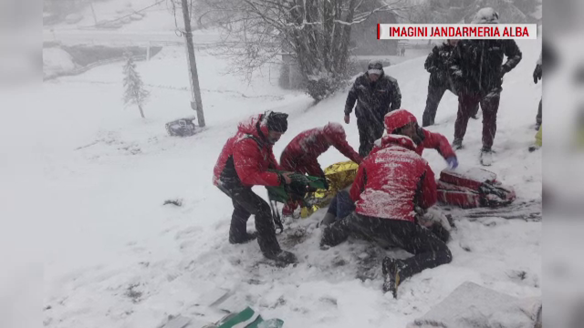 O turistă de 19 ani din Germania a căzut cu ATV-ul într-o râpă de 15 m, în Alba