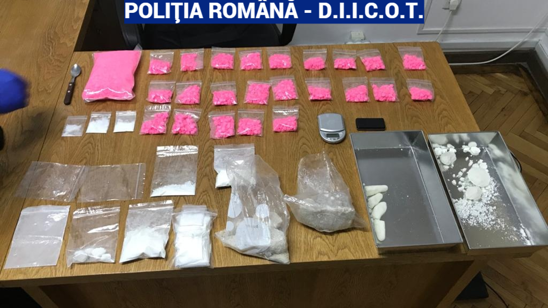 Droguri de 60.000 de € descoperite într-un apartament din Braşov