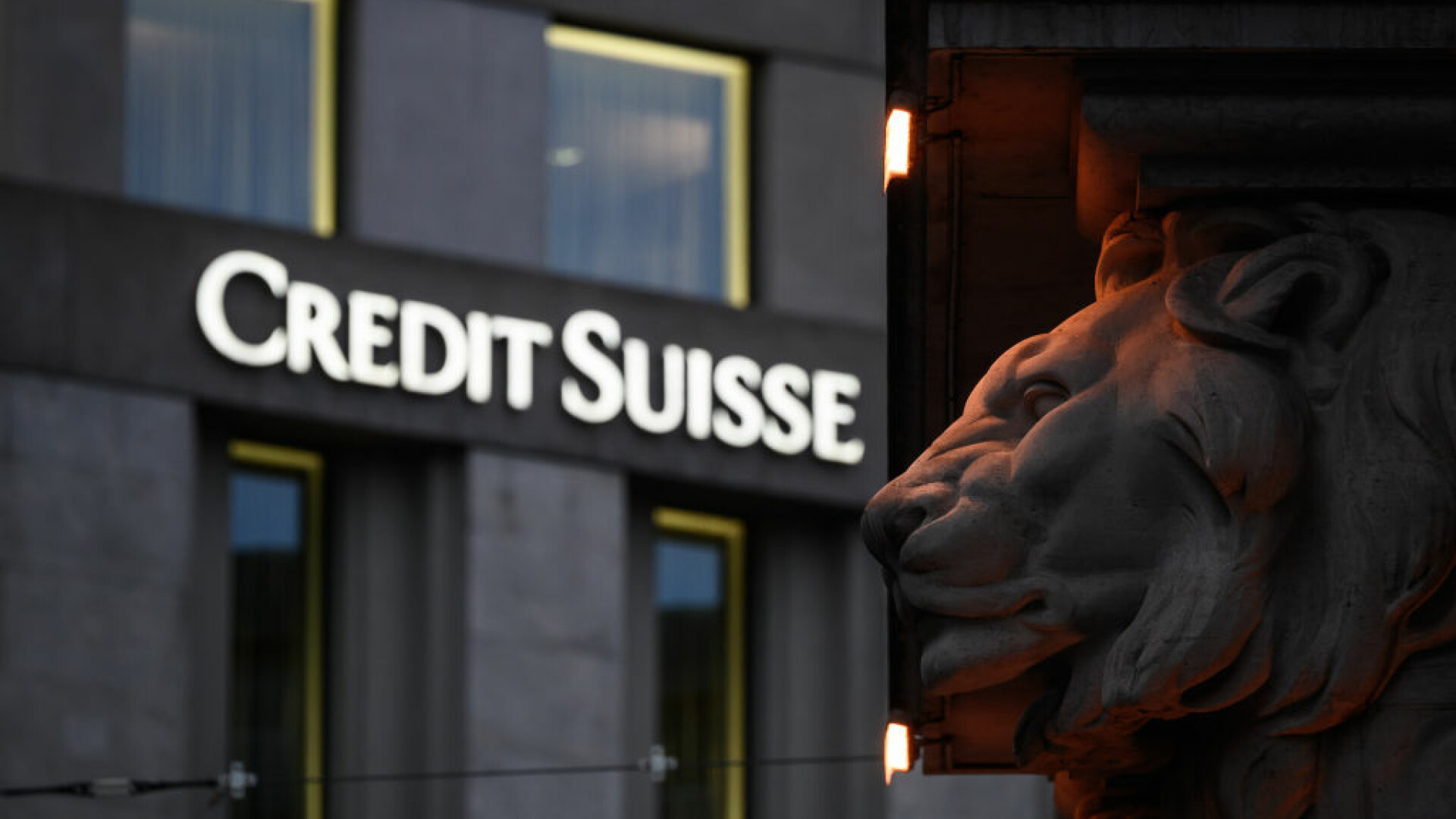 Ex-director Credit Suisse și banca elvețiană, înculpați pentru o masivă spălare de bani cu bani din trafic de droguri