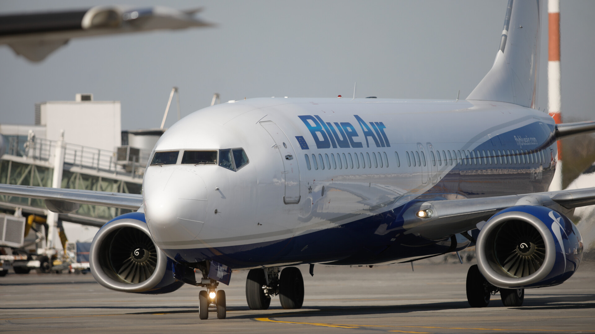 Companiile aeriene au suplimentat zborurile Marea-Britanie-România. Avioanele nu mai vin după ora 19