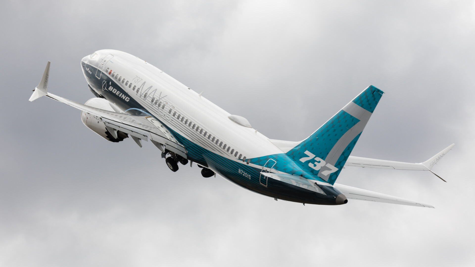 Un Boeing 737 MAX al companiei Air Canada a aterizat forțat, în urma unei probleme la motor