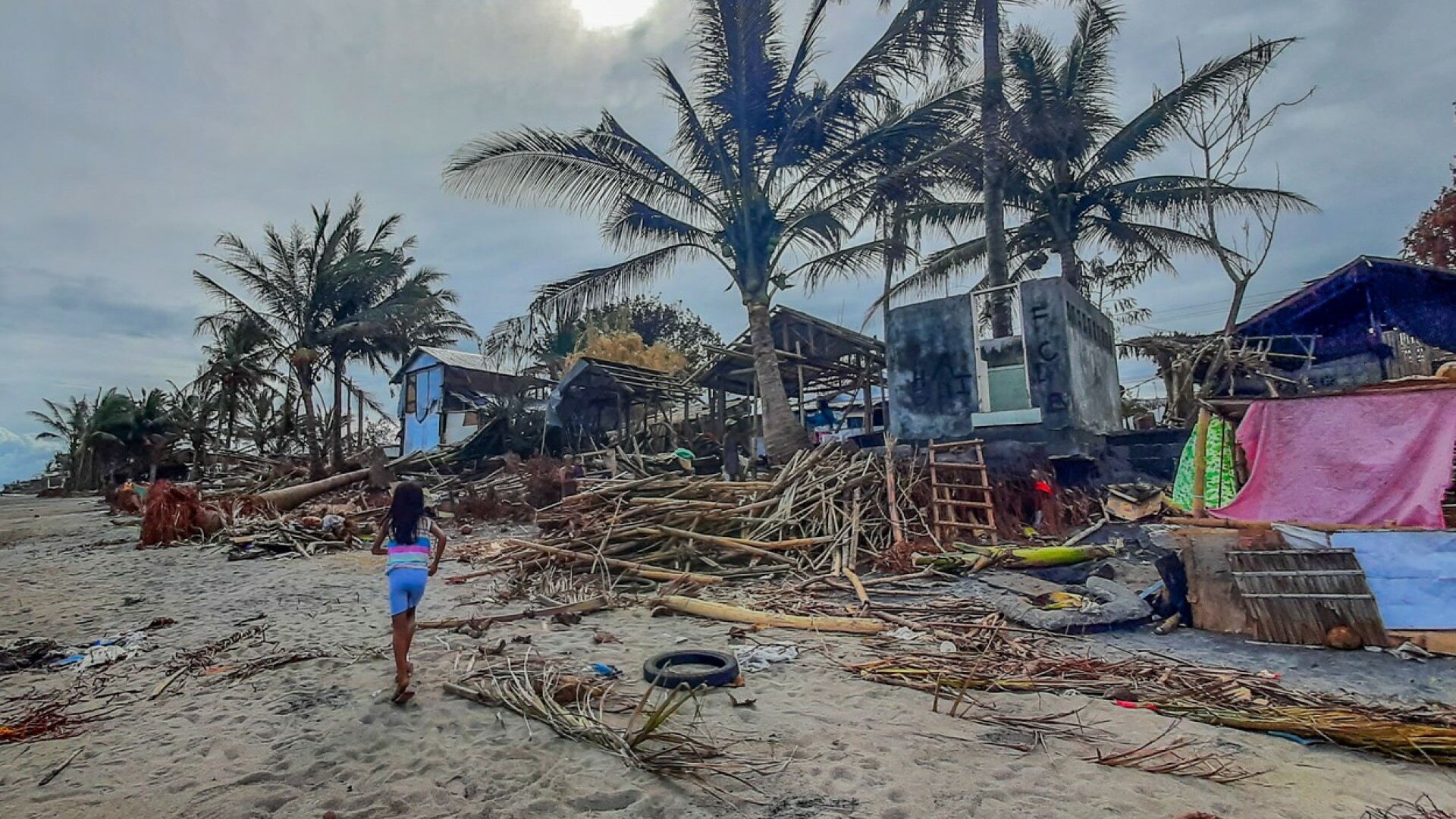 Bilanţul taifunului Rai a crescut la 388 de morţi, fiind unul dintre cele mai puternice care a lovit Filipine în ultimii ani
