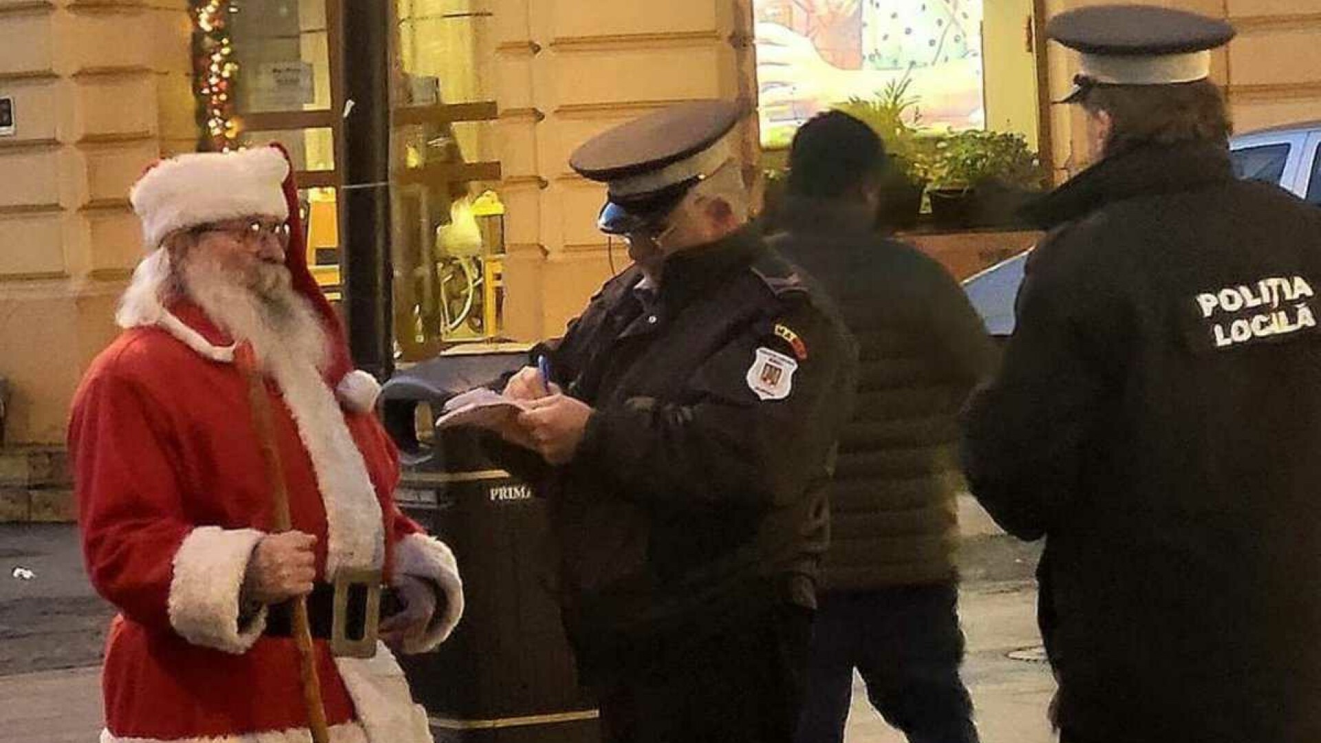 Moș Crăciun, amendat la Sibiu. „Ho, ho, ho. Unde ai parcat sania cu reni, moșule?”