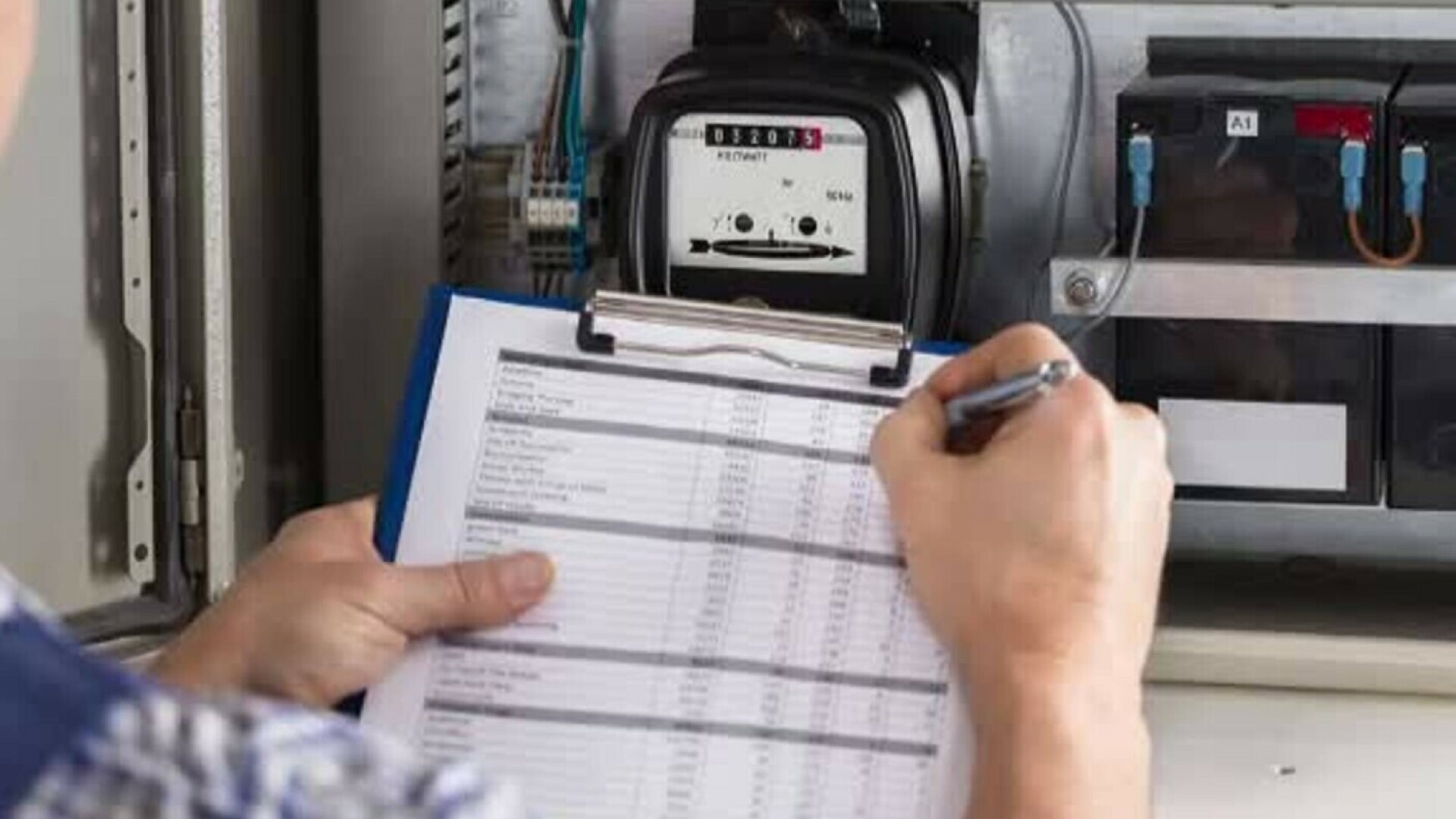 Românii vulnerabili ar putea primi de la stat tichete de 71 de lei pe lună, după eliminarea plafonării la energie