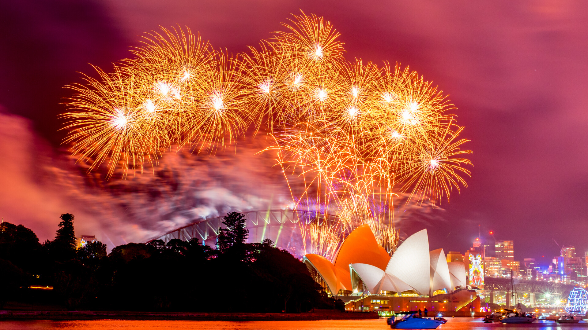 Lumea a intrat în 2023 cu focuri uriașe de artificii. Curcubeu de lumină în Sydney VIDEO