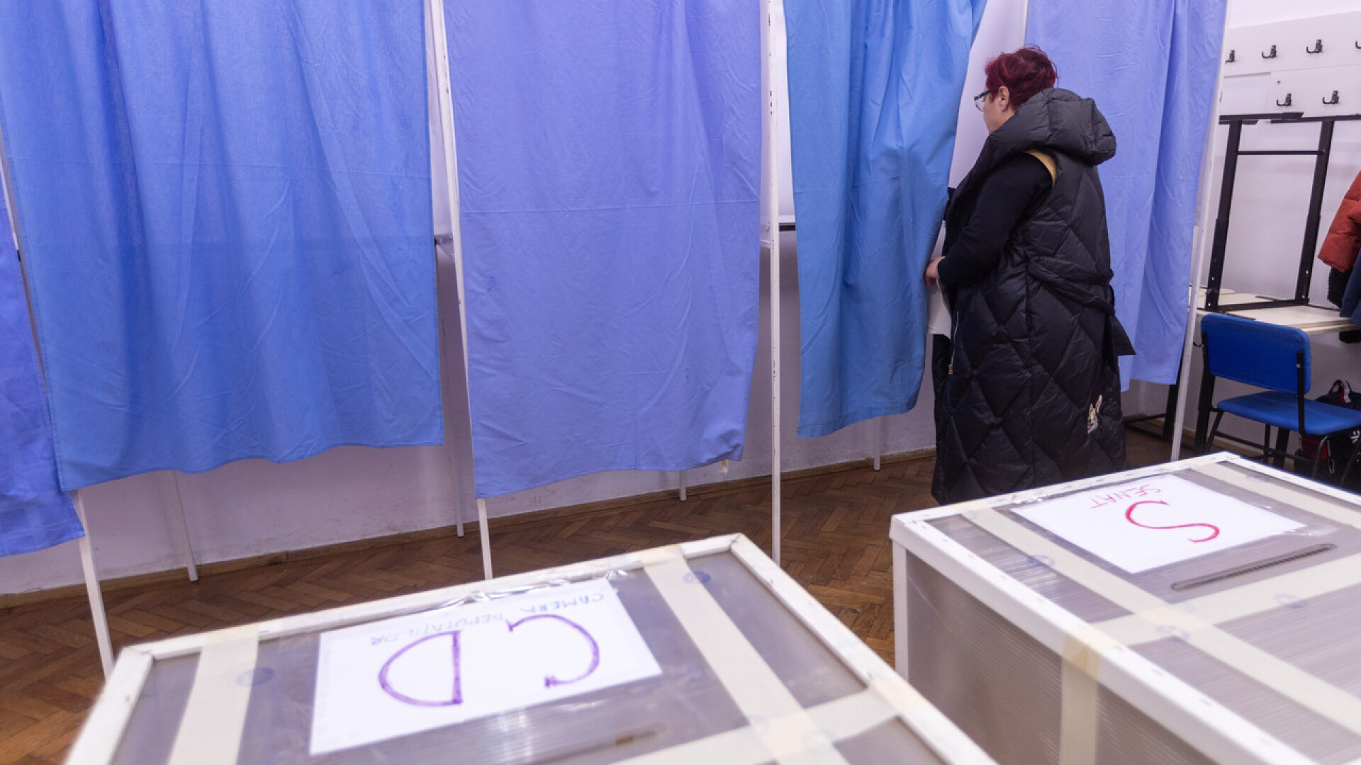 Minciuna cu care a fost prinsă preşedina unei secţii de votare din Botoșani. Femeia este anchetată penal