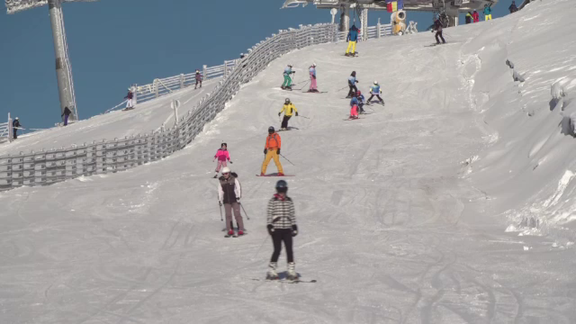 Pârtiile din România, pline de Ziua Națională. Hotelierii din Poiana Brașov se laudă cu un grad de ocupare de 80%