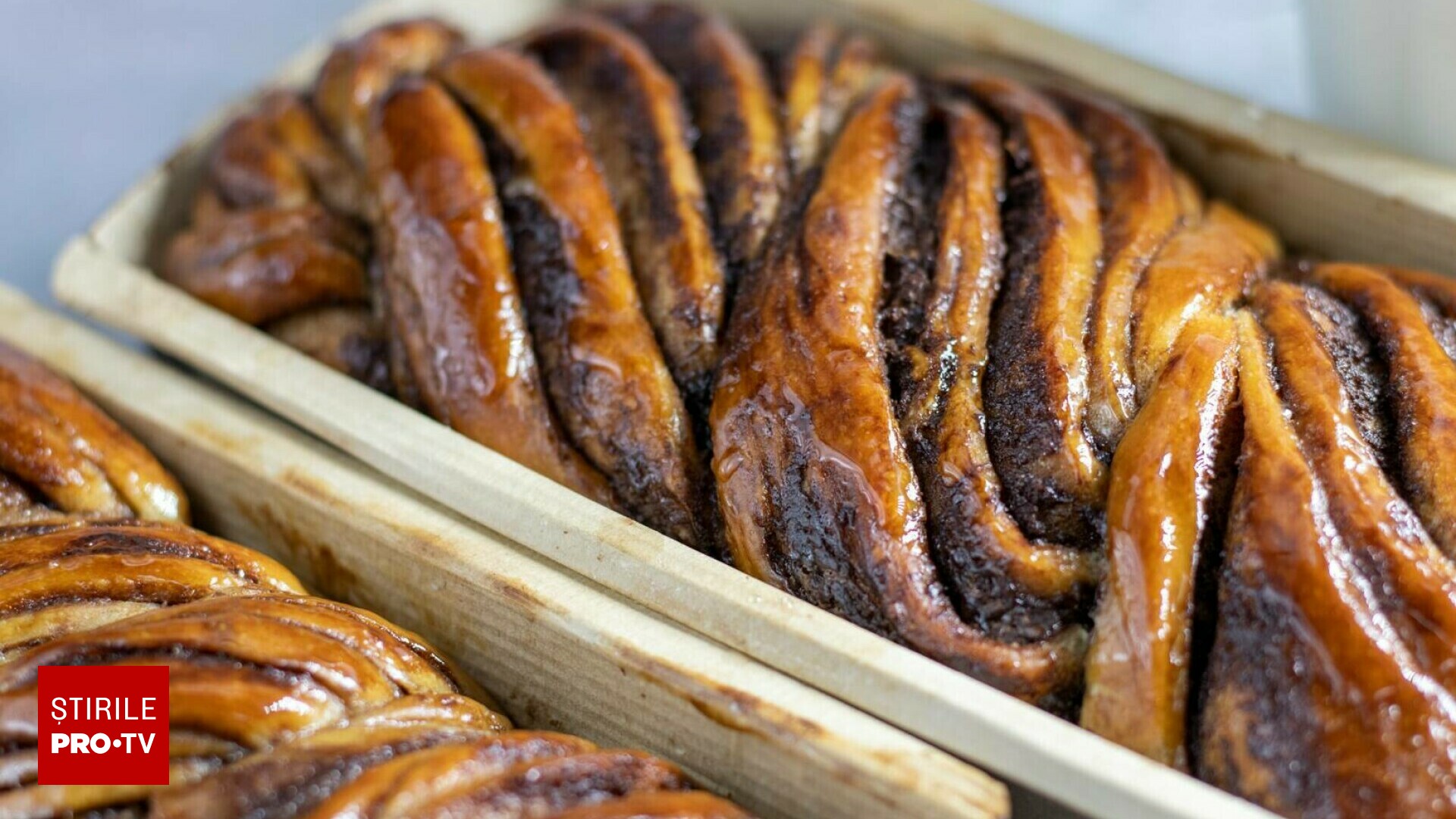 Babka - cele mai bune rețete cu fistic, mac sau ciocolată. Cum se face, de unde provine și de ce este special acest cozonac