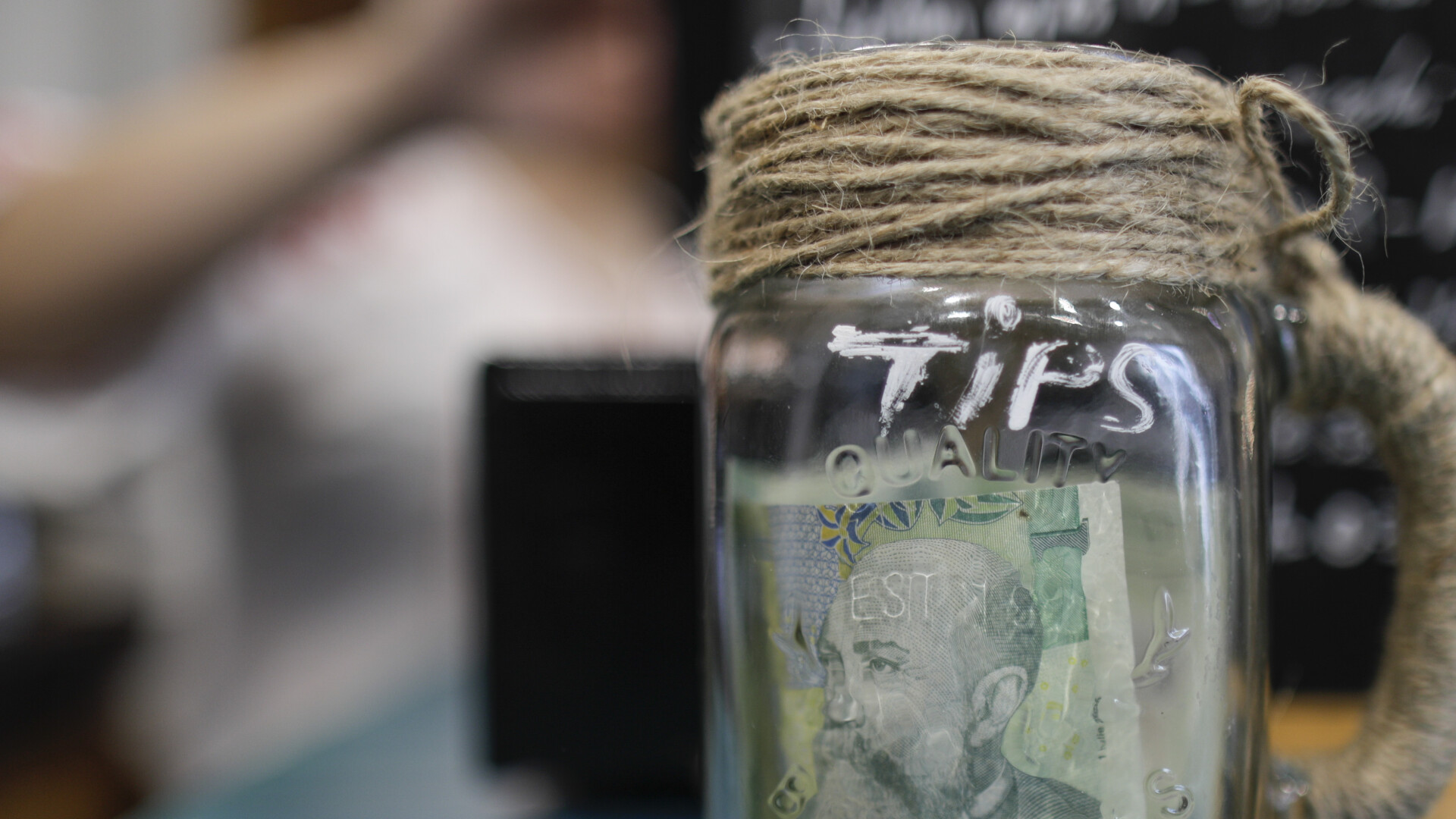 Sondaj: 60% dintre micii antreprenori spun că sunt puternic afectaţi de taxe şi iau măsuri dure de reducere a costurilor