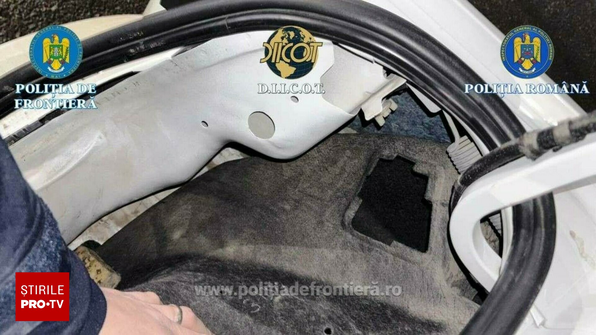 Un șofer israelian de 22 de ani a fost arestat după un control de rutină în Iași. Ce încerca să ascundă într-o cutie. FOTO