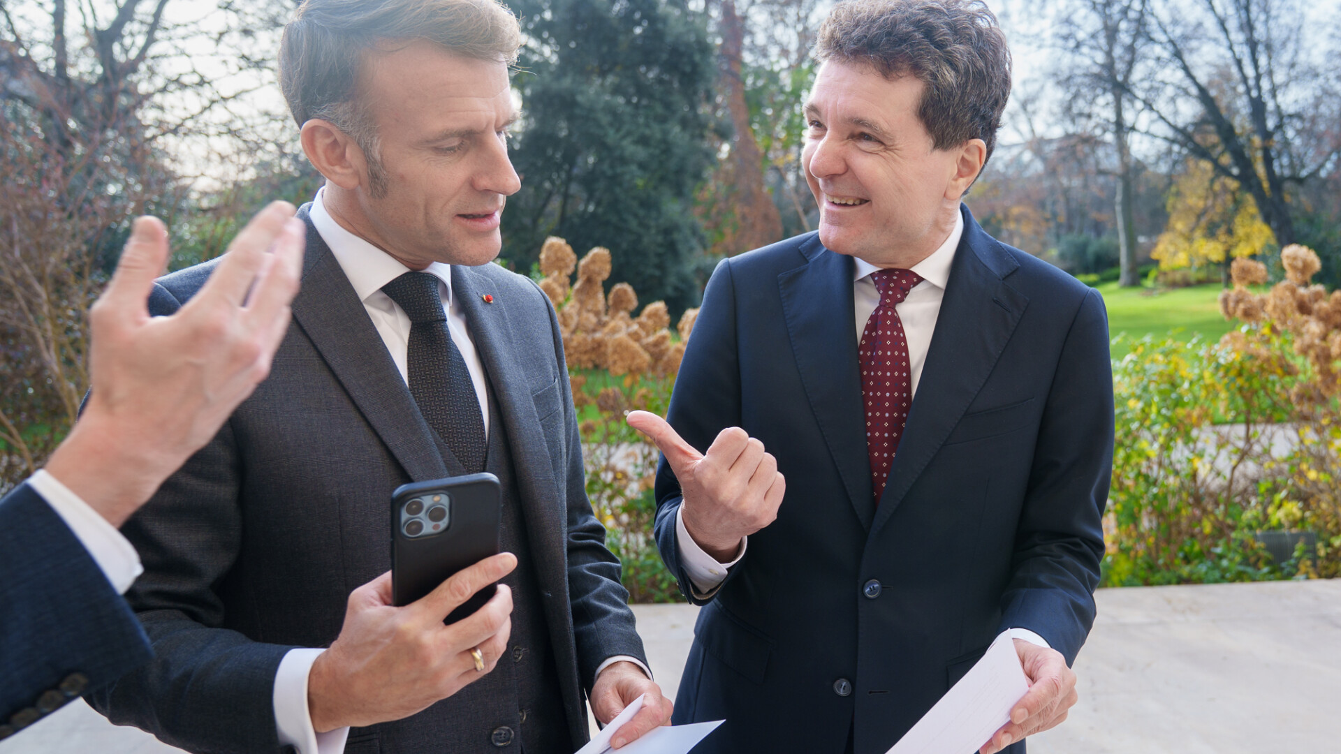 nicusor dan emmanuel macron