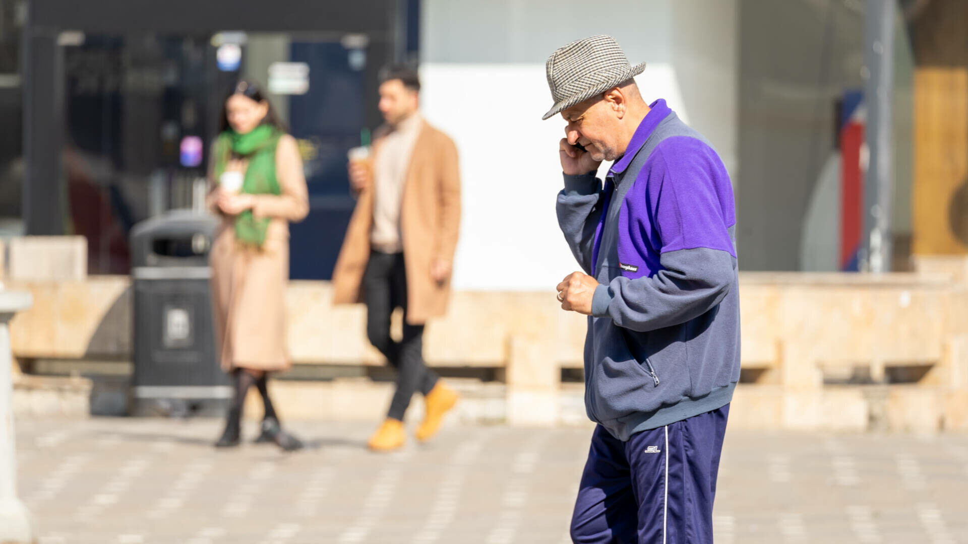 oameni pe strada, bucuresti