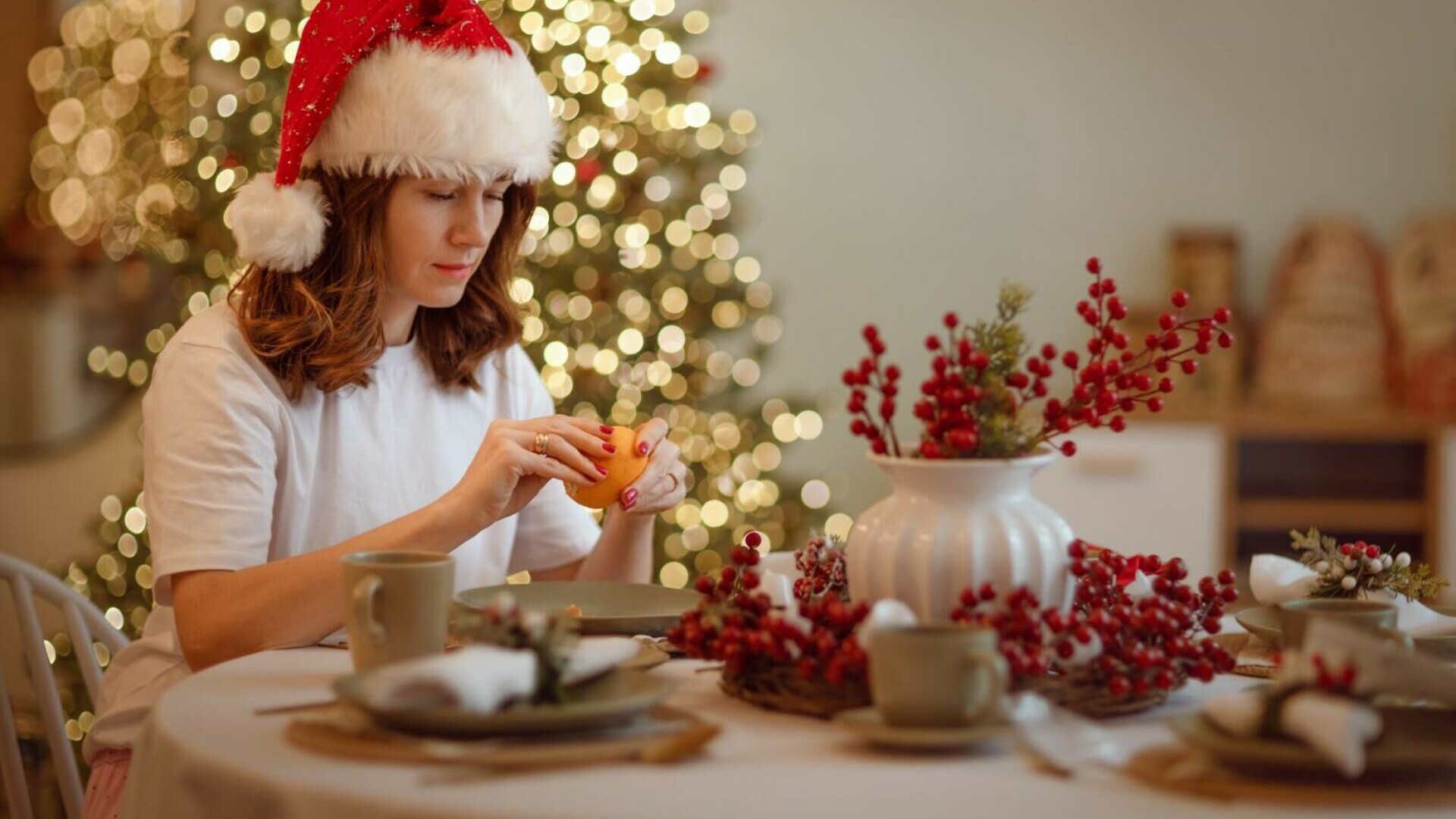 Singur de sărbători. Ce poți face pentru a nu lăsa emoțiile negative să te cuprindă în perioada Crăciunului