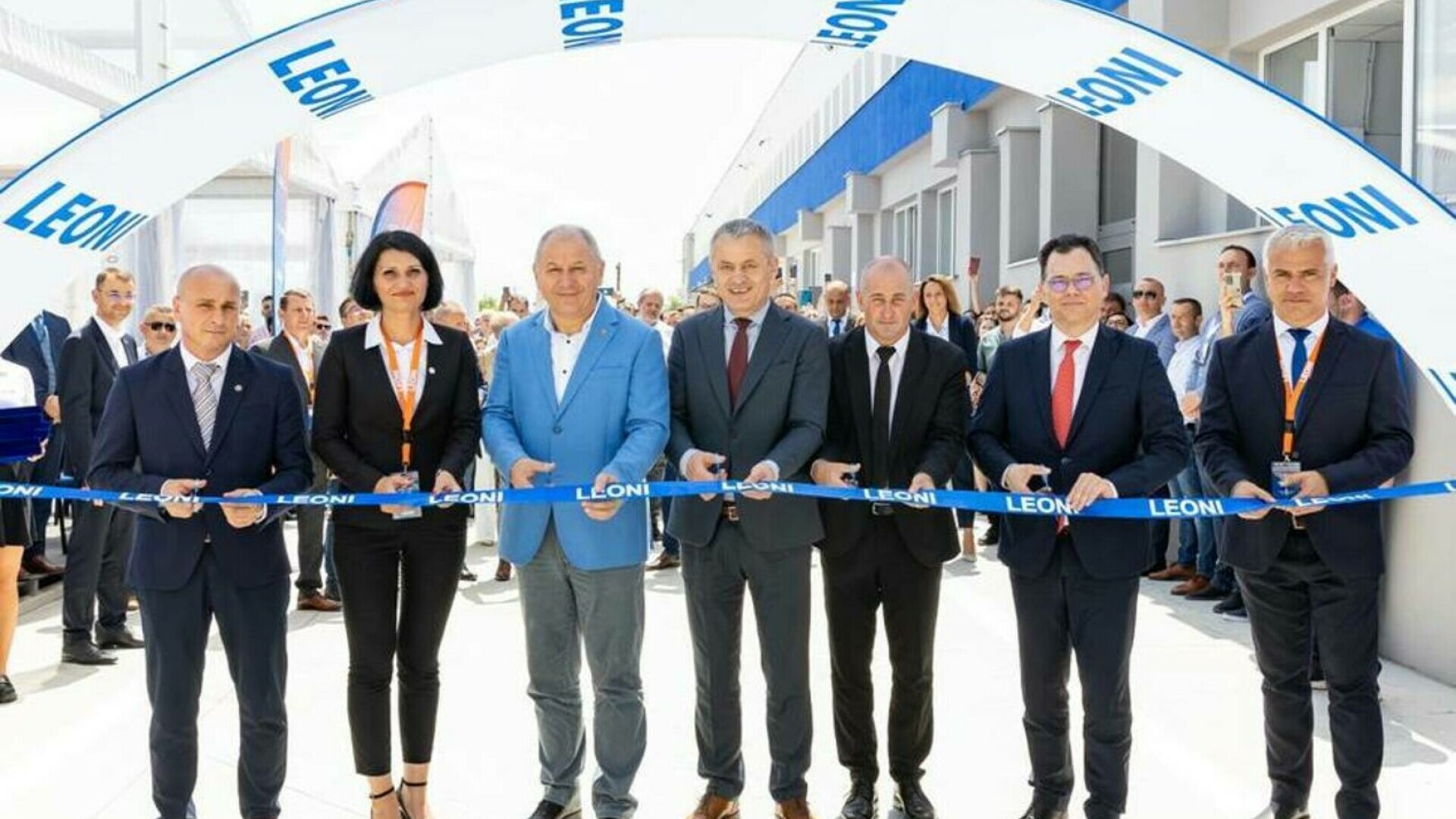 Chinezii cumpără mai multe fabrici din România și anunță peste 10.000 de angajați că urmează concedieri masive