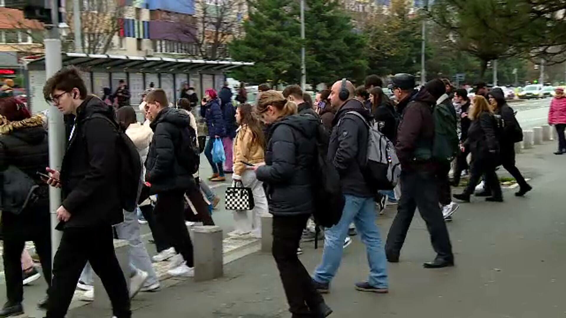 Scumpirile îi fac pe români mai prudenți la cheltuieli. Vacanțele și mesele în oraș, primele tăiate