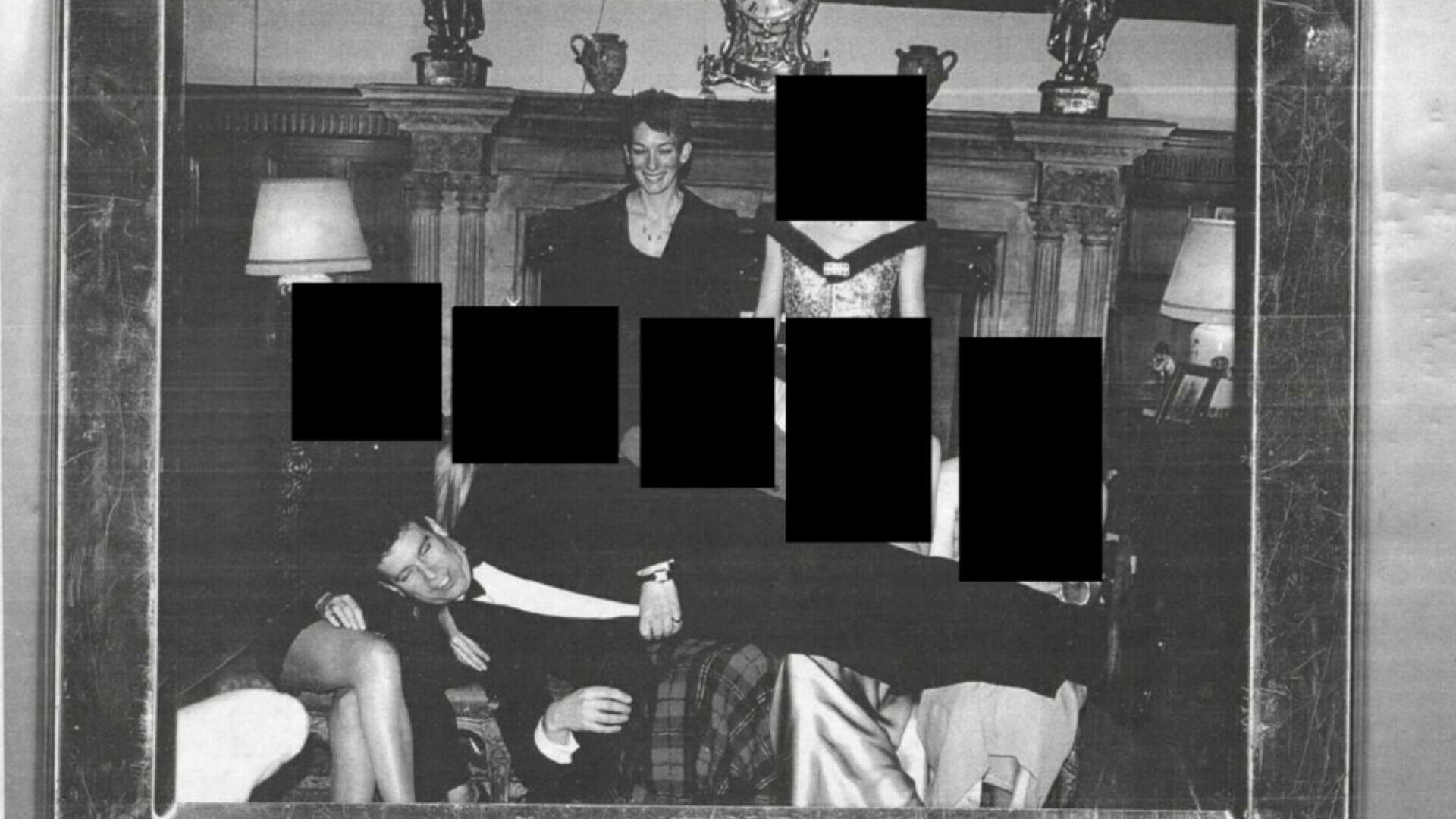 Un fost prinț apare într-o fotografie controversată în dosarele Epstein. Documentele publicate stârnesc reacții dure