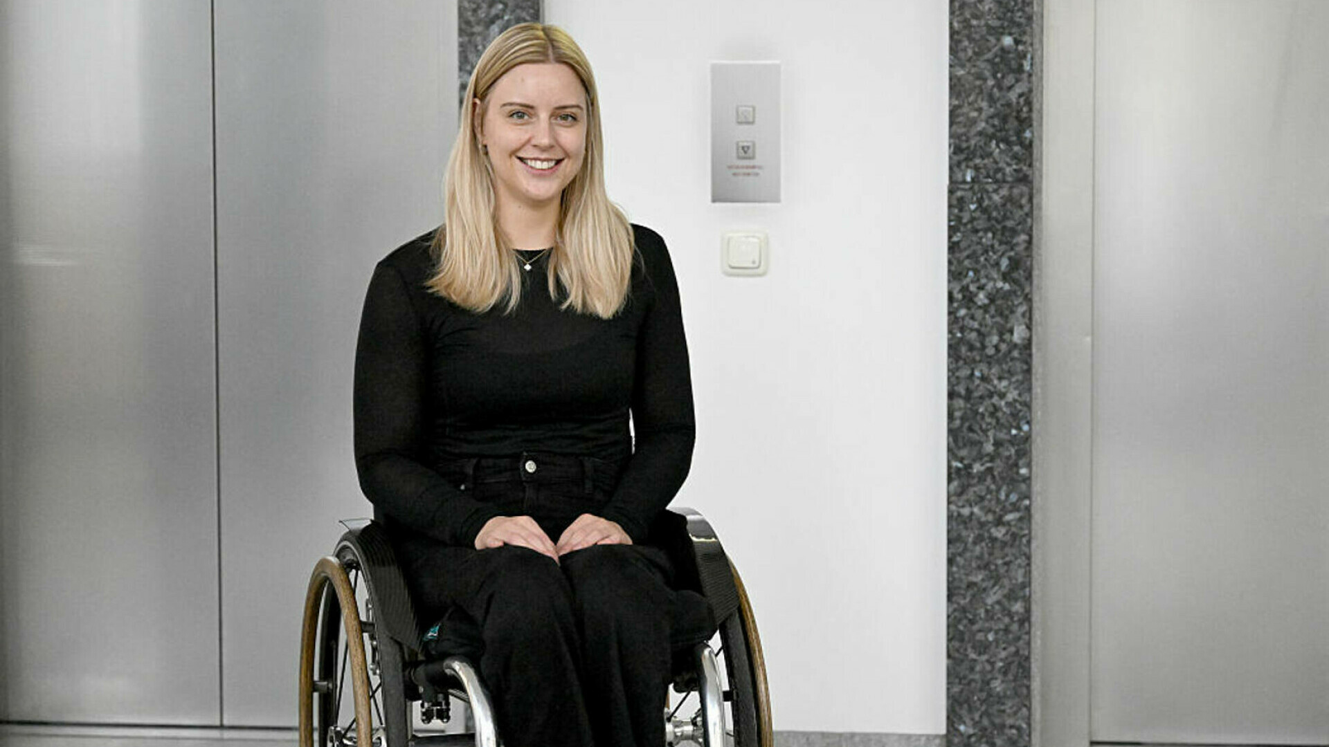 Premieră mondială. O femeie în scaun cu rotile a zburat în spațiu 10 minute la bordul rachetei lui Jeff Bezos