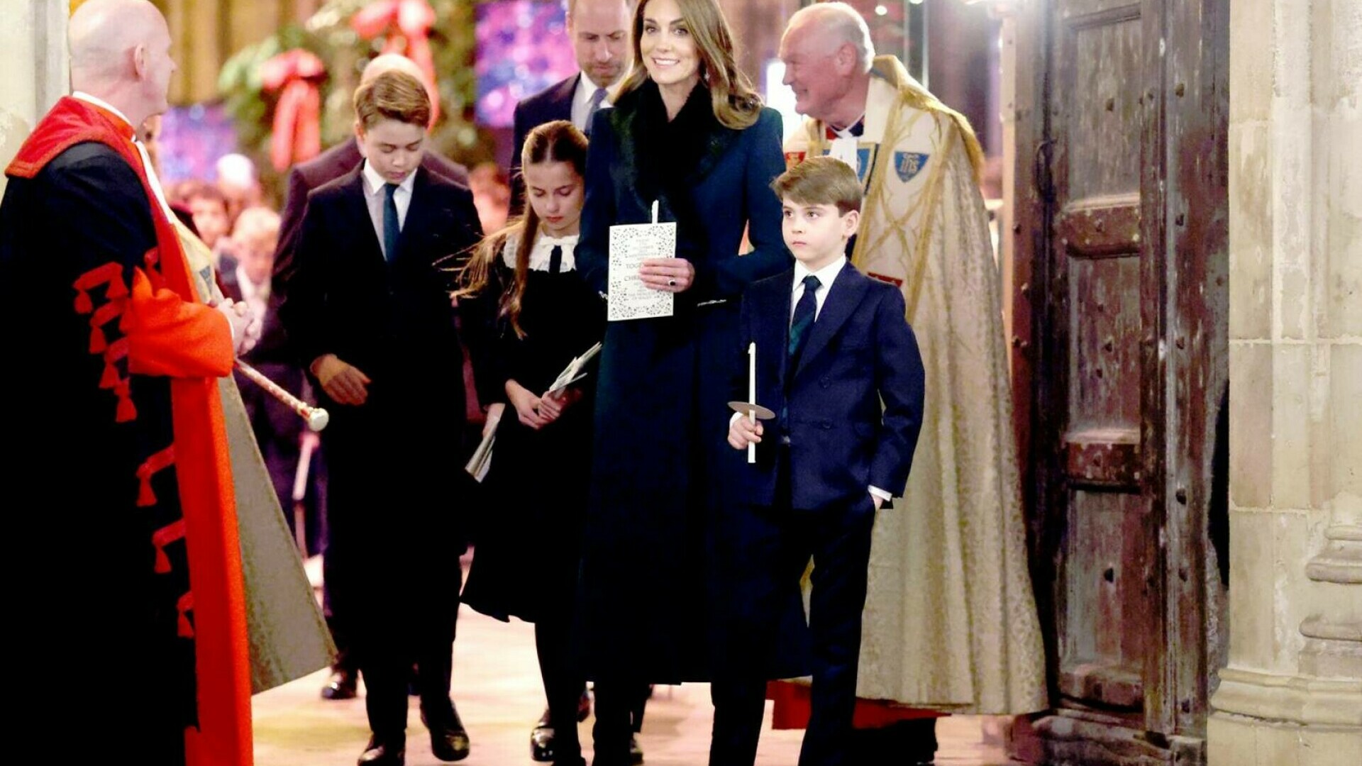 Prinţul William şi fiul său George au făcut voluntariat la o organizaţie caritabilă pentru persoanele fără adăpost. FOTO