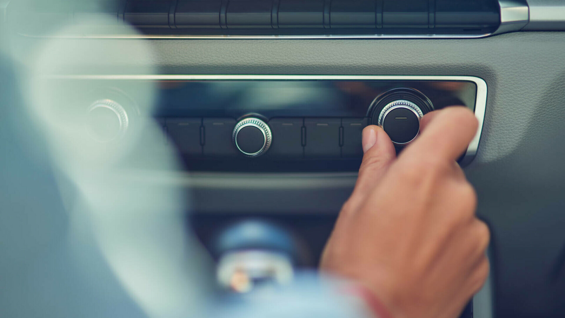 Uber, obligată să plătească drepturi de autor pentru muzica pusă în mașinile din România