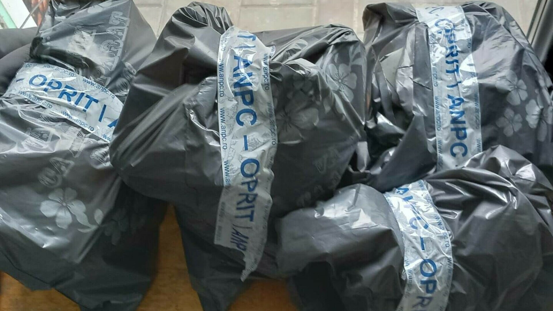 Ce „cadouri” pentru turiști a găsit ANPC în unele stațiuni turistice: produse expirate și echipamente uzate