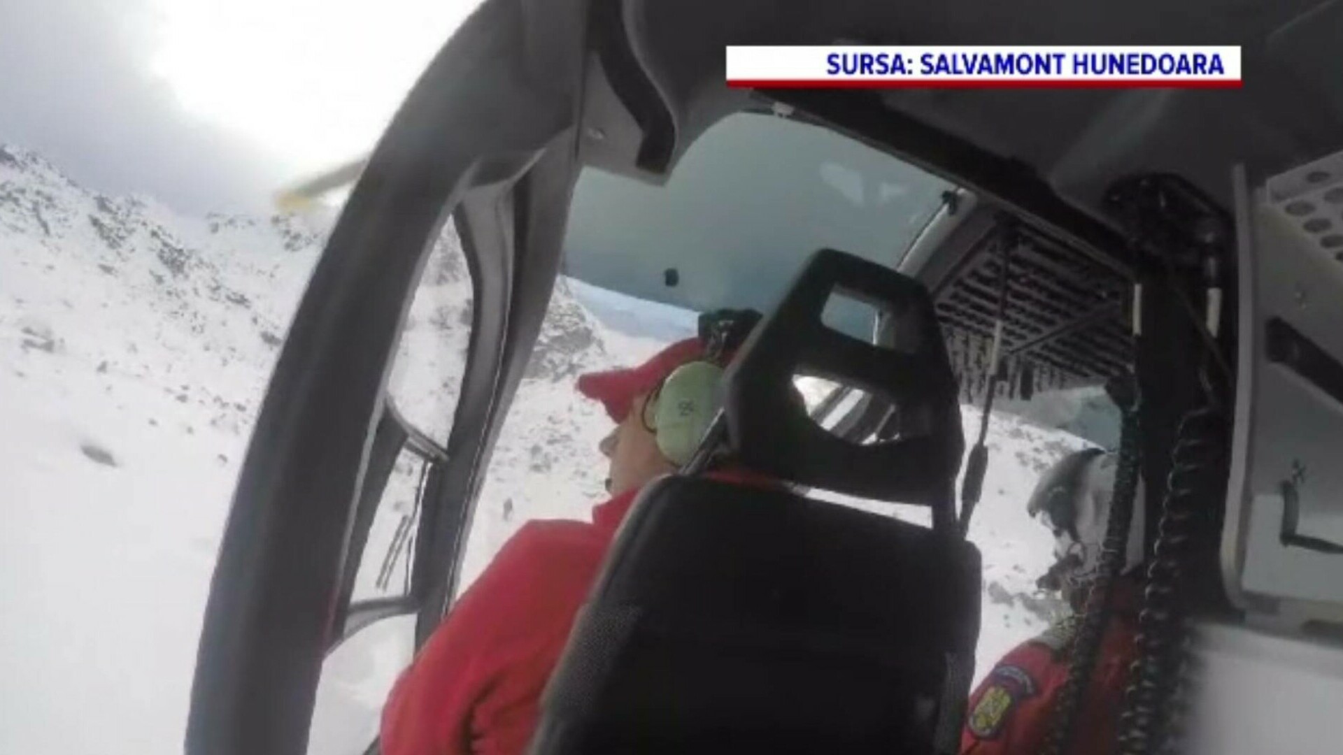 Cuplu salvat cu elicopterul de pe vârful Parâng. Au urcat pe munte fără echipament corespunzător