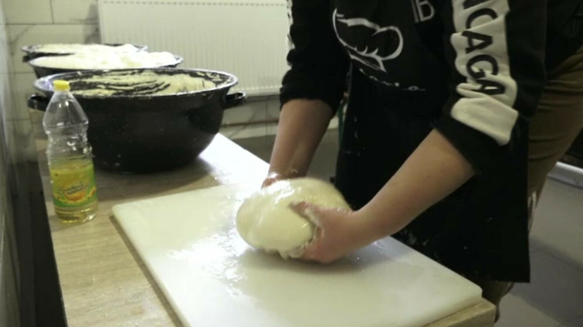 Crăciun autentic în Maramureș: pensiunile se pregătesc de sărbătoare, iar turiștii din toată lumea au început să sosească