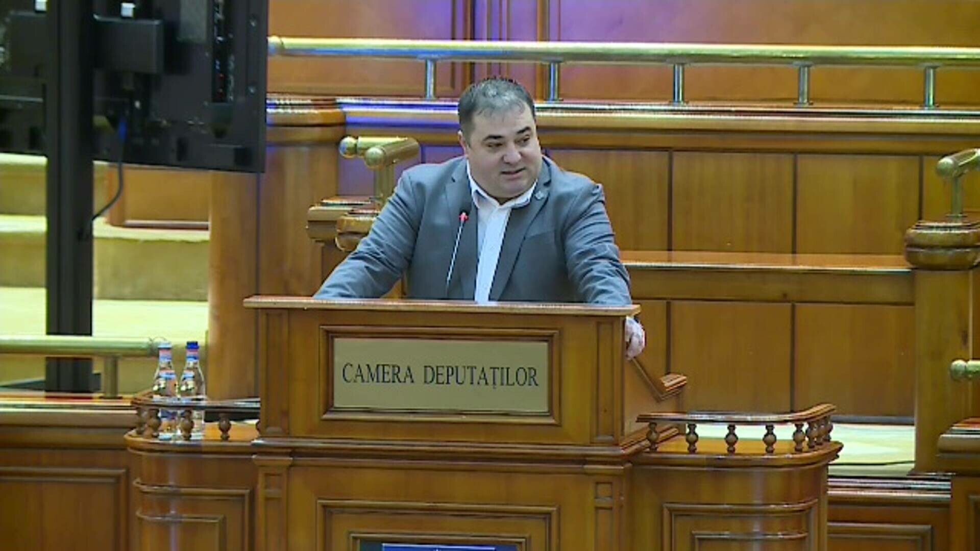 Legea pensiilor private a fost adoptată în Parlament. Bolnavii de cancer nu vor încasa integral contribuția, conform CCR