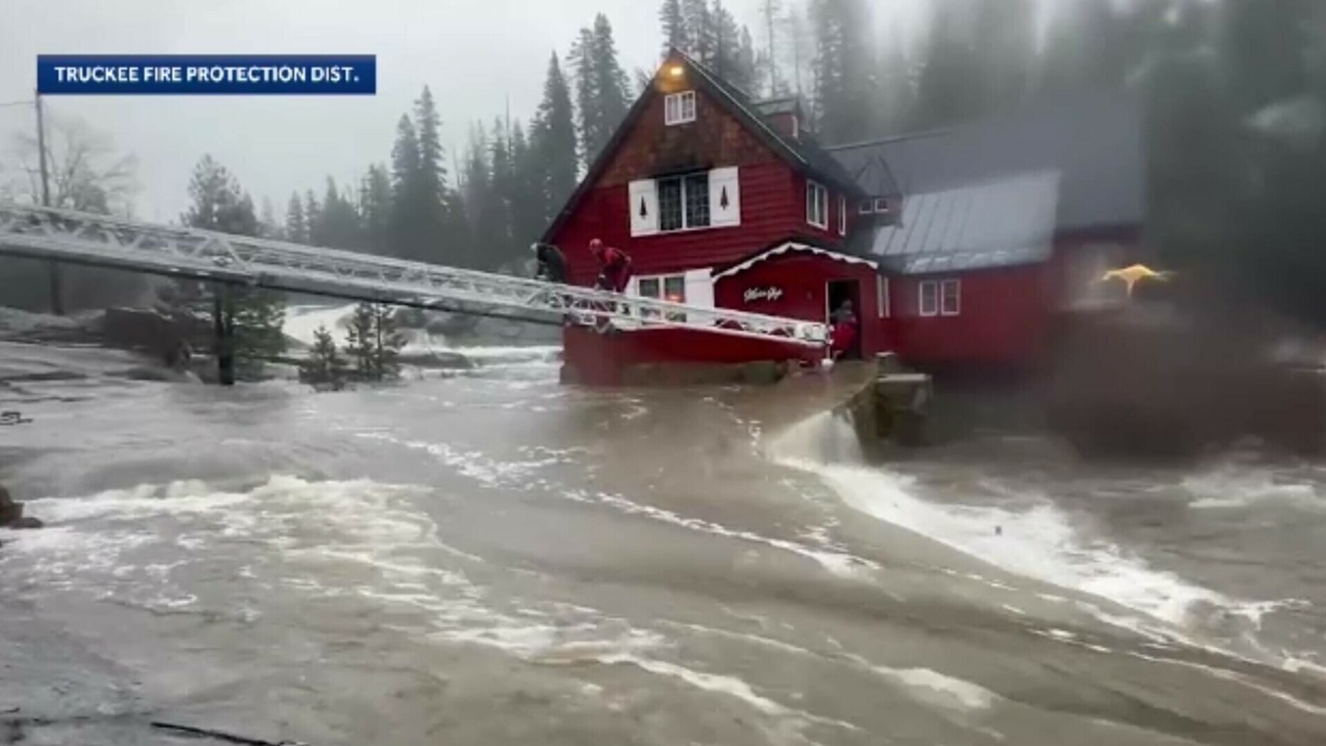 Viituri devastatoare în California: ploi record, victime și avertismente de evacuare înainte de Crăciun