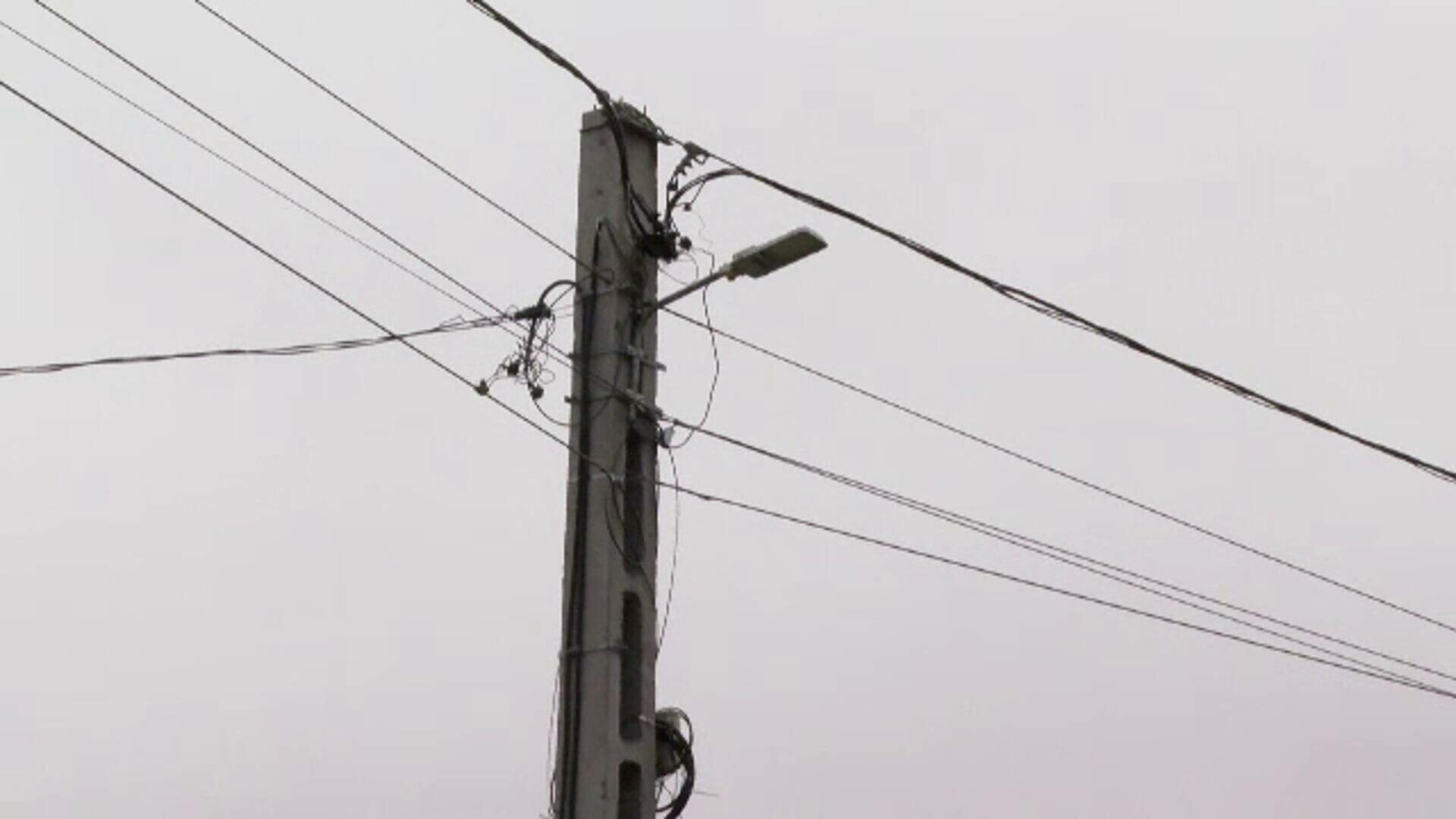 Un primar din Bistrița-Năsăud acuză un consilier că s-ar fi branșat ilegal curent pentru a alimenta ferma sa de vaci