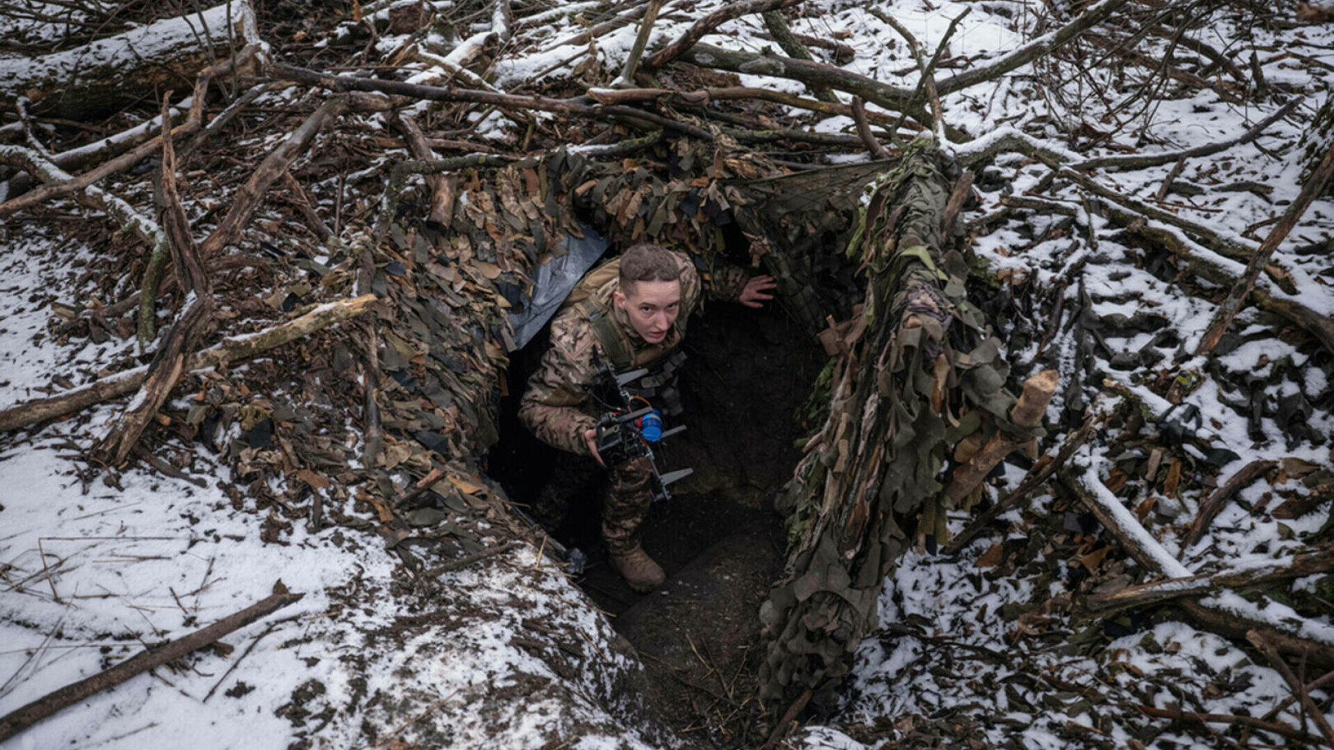 Un soldat ucrainean povestește cum a fost îngropat de viu pe front: ”Deasupra mea atârna cadavrul unui inamic”