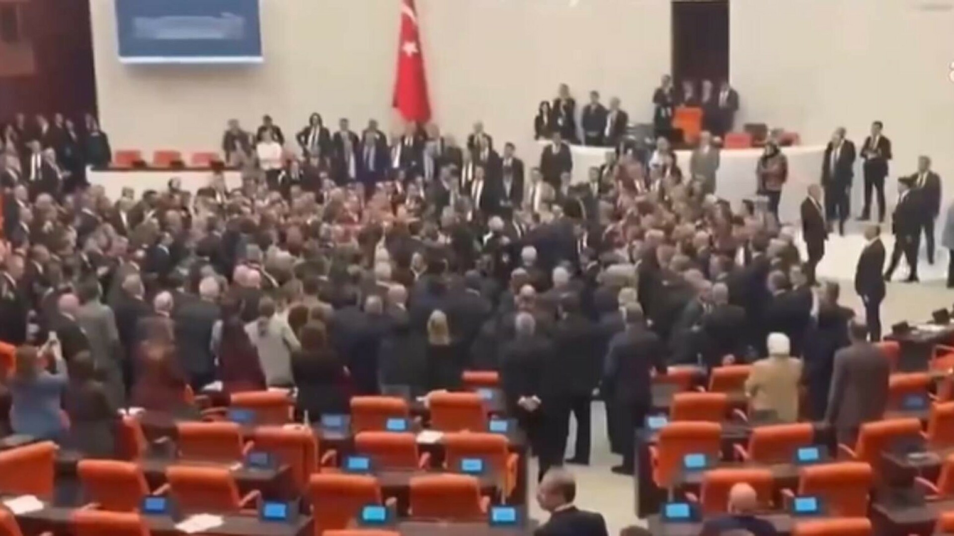 Bătaie în Parlamentul turc