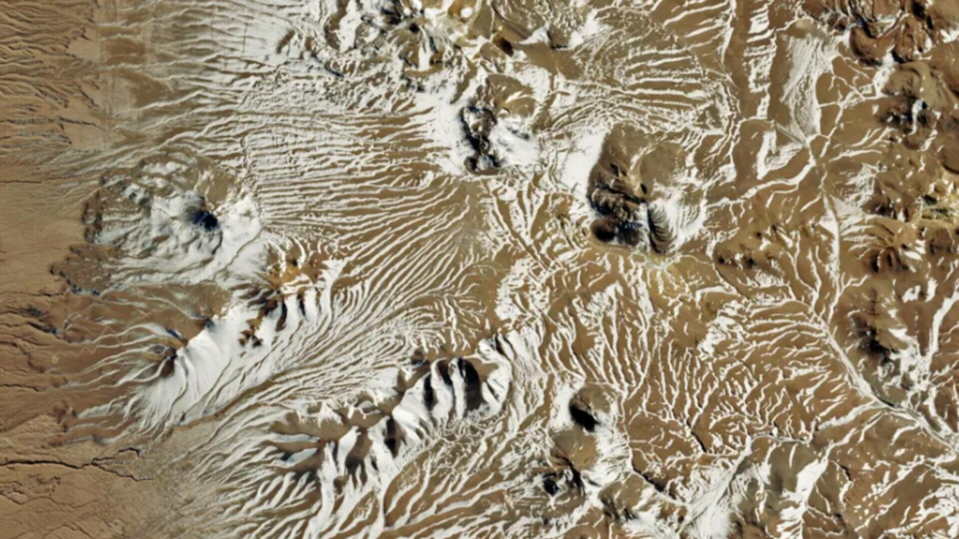 Zăpadă într-unul dintre cele mai uscate locuri de pe Pământ. Peisajul arid a devenit temporar alb