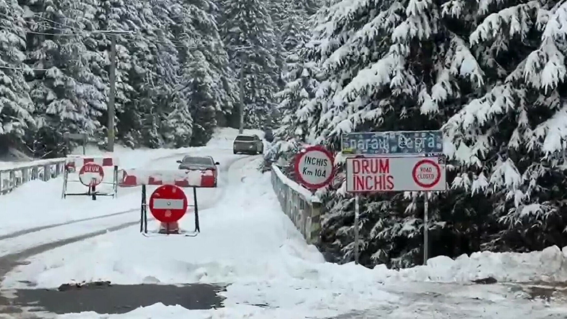 Doi șoferi au ignorat semnele si au pătruns pe un drum închis de pe Transfăgărășan. Poliția s-a autosesizat. VIDEO