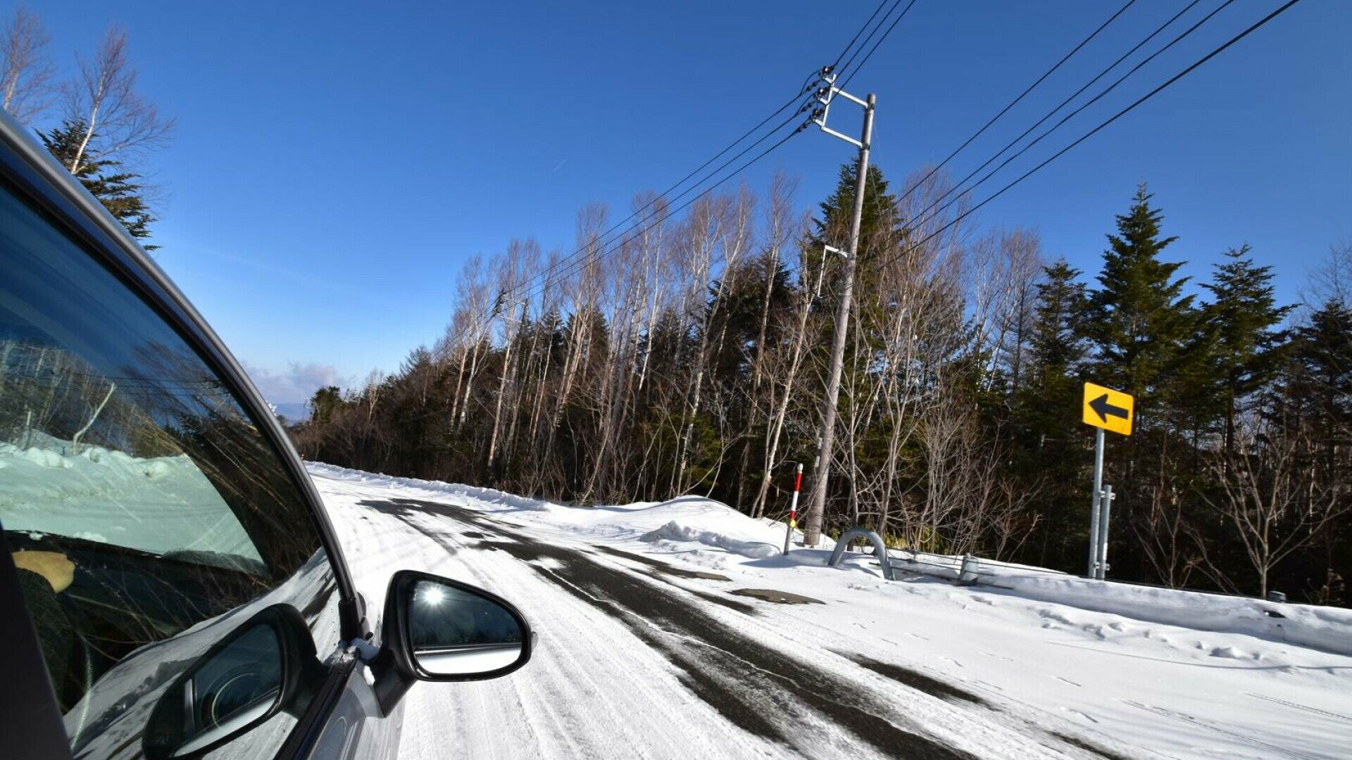 Avertisment DRDP: „Nu depășiți utilajele de deszăpezire. Nu circulați în apropierea lor”. Pericolele la care se expun șoferii