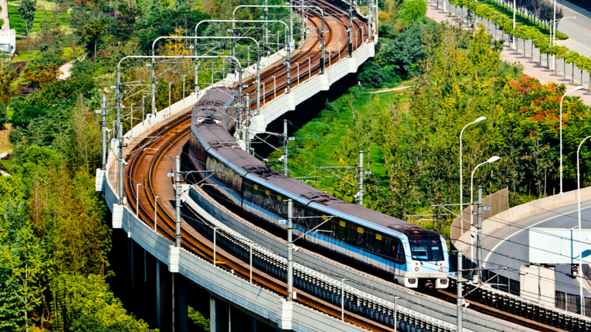 Rețeaua feroviară din China a depășit 50.000 de km după inaugurarea unei noi stații. Diferența față de România