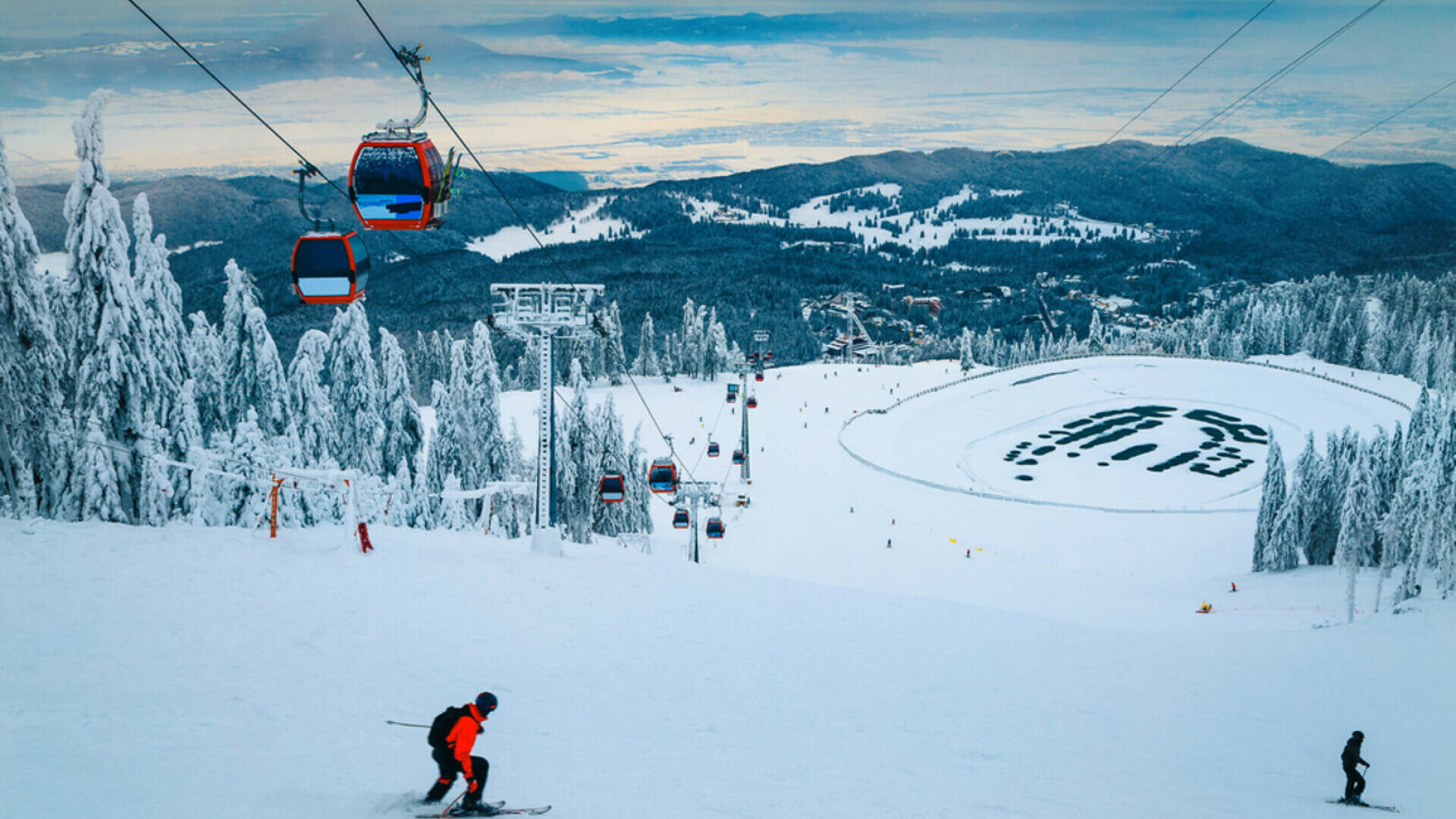 Bulgaria se laudă cu unele dintre cele mai mici prețuri la schi din Europa. Prețul pentru un skipass în marile stațiuni