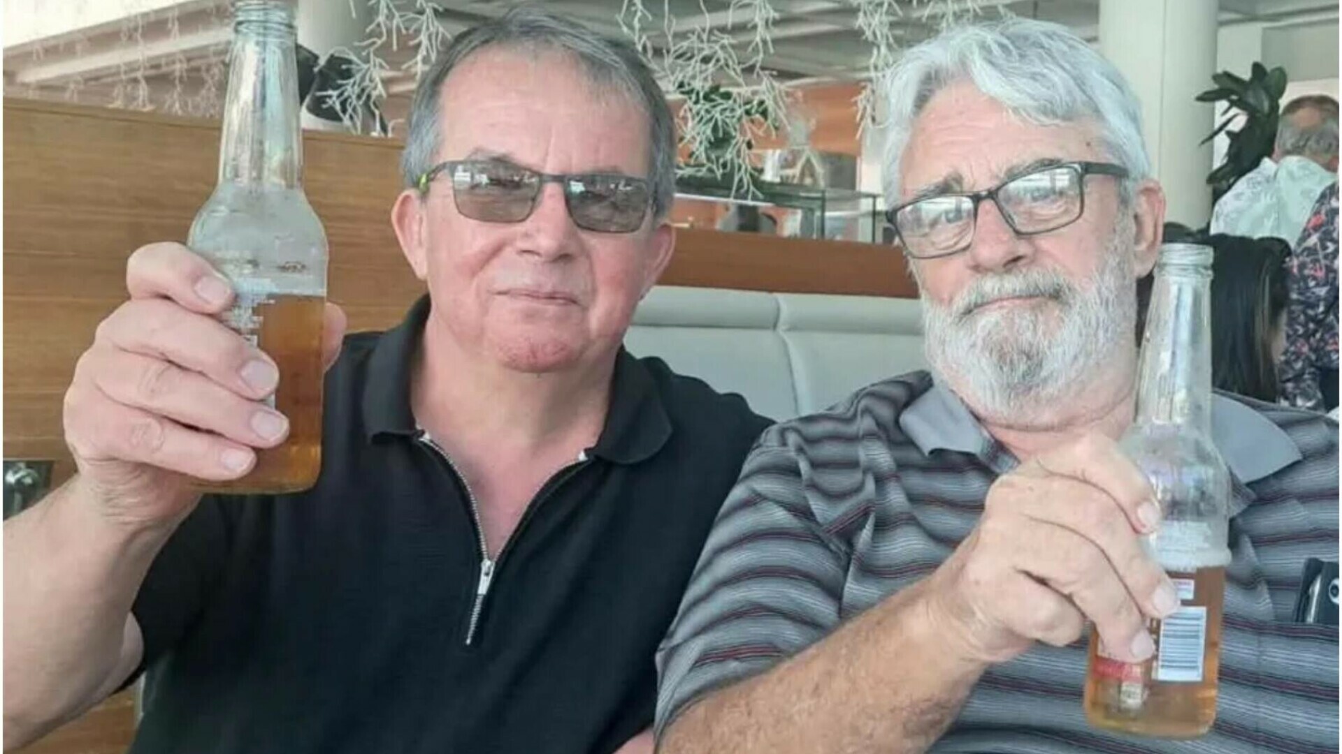 Un bărbat dat spre adopție la naștere și-a cunoscut fratele după 60 de ani. A zburat 16.000 de km ca să-l întâlnească