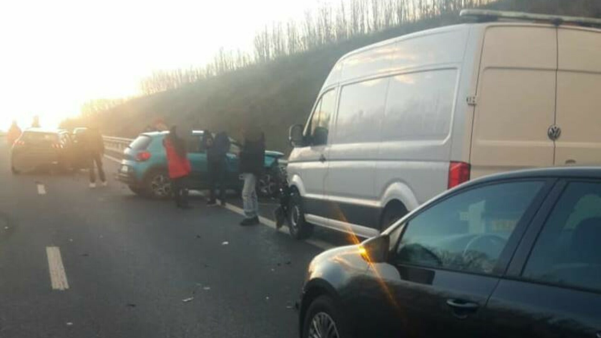 Plan Roșu de Intervenție activat, în urma unui accident între 10 mașini, în județul Olt. 27 de persoane implicate