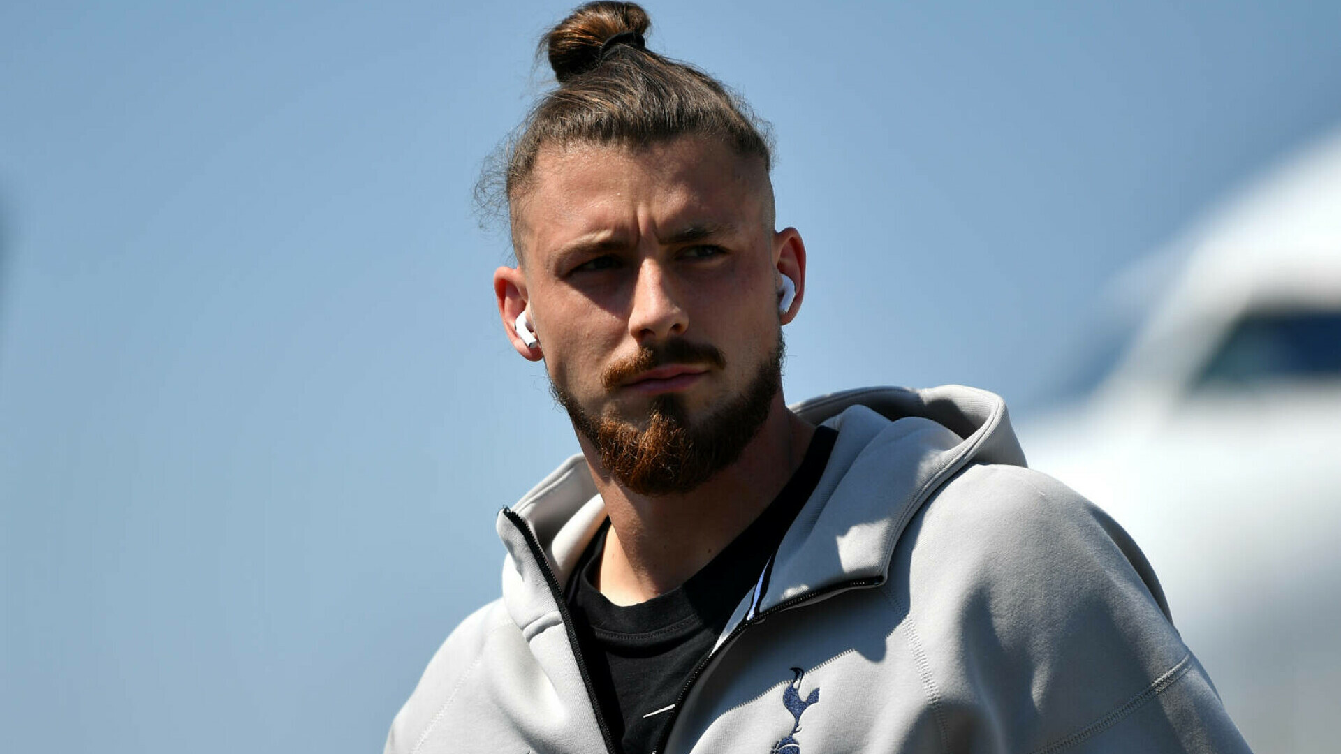 Radu Drăgușin a jucat primul meci oficial după aproape un an de absență. Tottenham a învins Crystal Palace cu 1-0