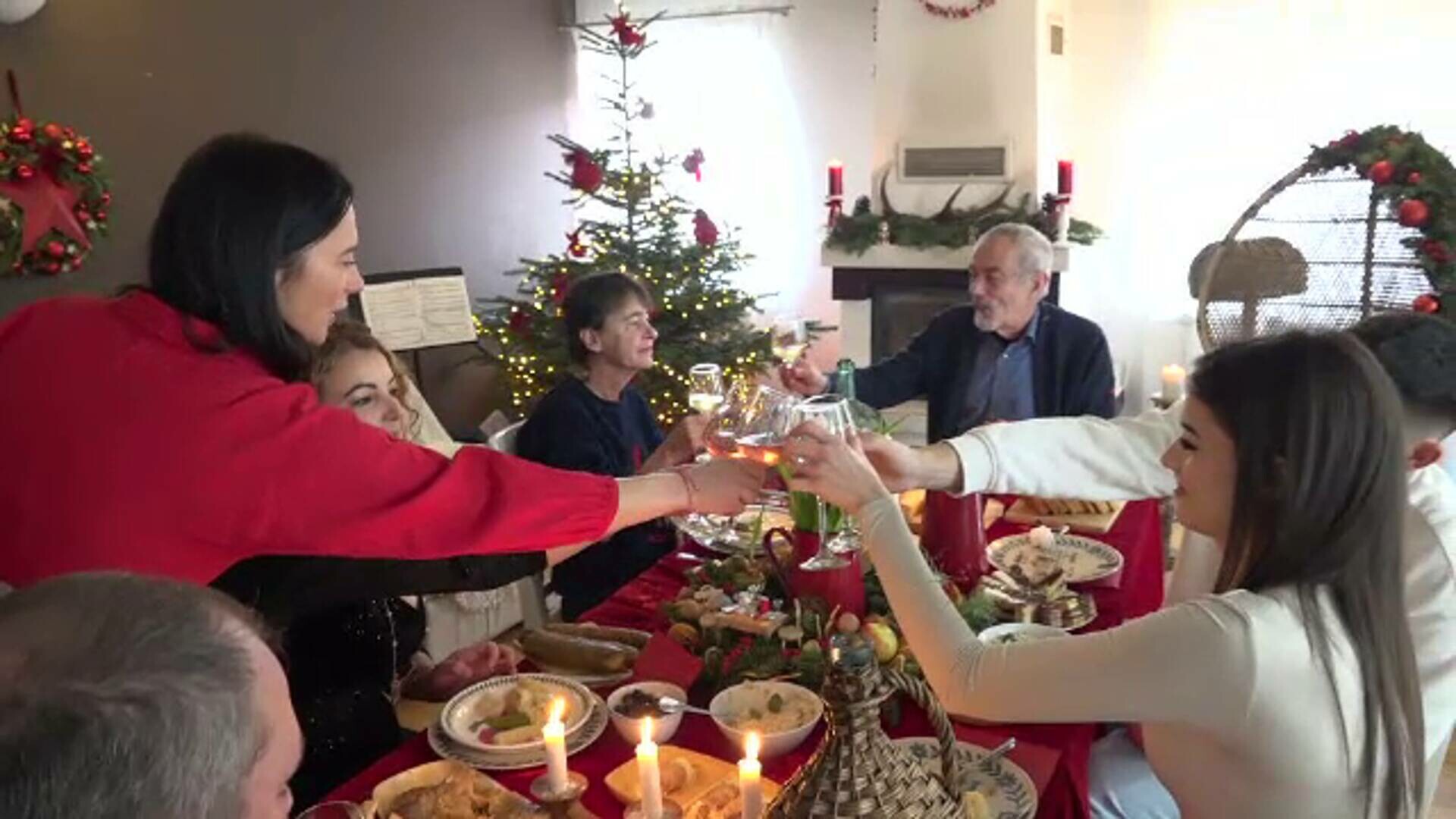 Mai multe familii de sași și români din Sibiu au petrecut Crăciunul împreună. Specialitățile au dispărut rapid de pe platouri