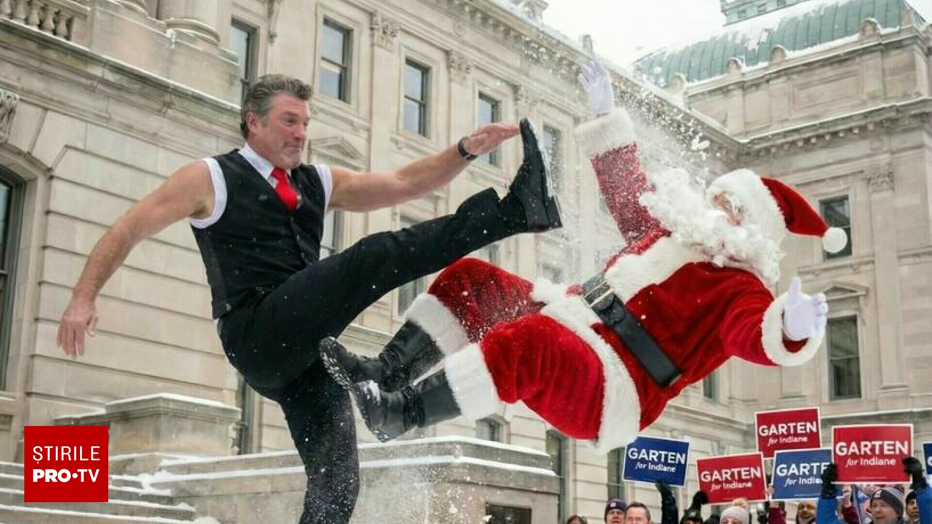 Poza pentru articolul Un senator din SUA a fost criticat dur după ce a postat imagini AI în care îl bătea pe Moș Crăciun. Ce a scris în descriere