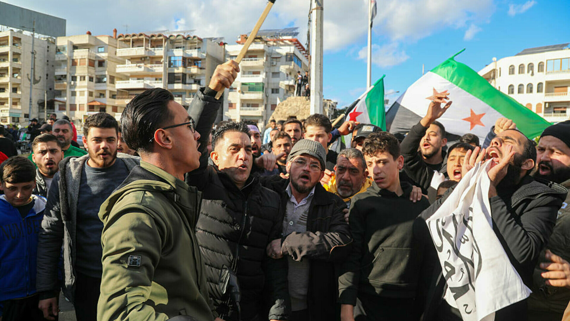 Proteste violente în Siria, între susţinători şi oponenţi ai guvernului. Cel puțin doi oameni au murit, alte zeci sunt răniți