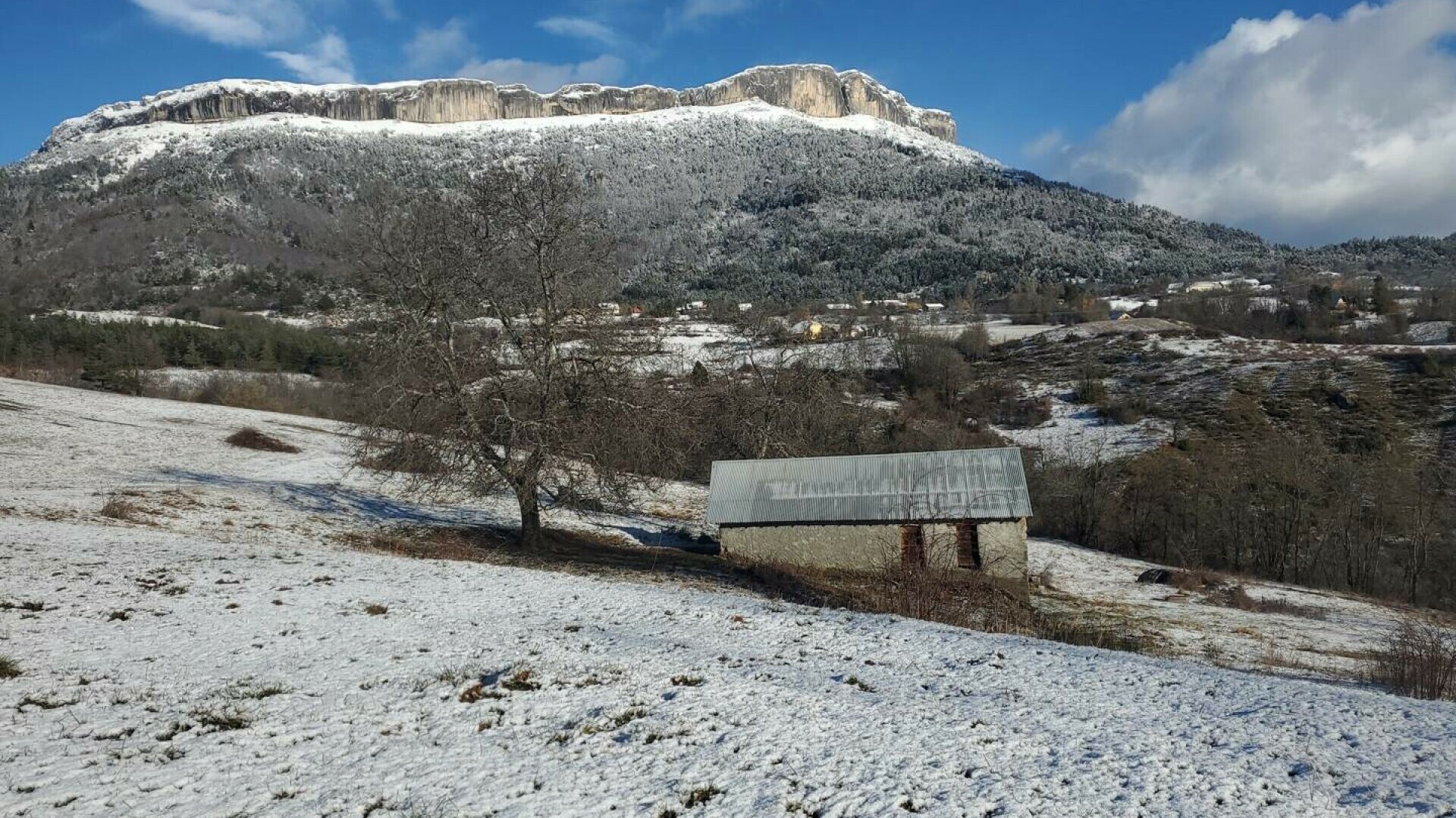 Stațiuni-fantomă în Alpi. Cum dispar domeniile de schi din Franța, lăsând în urmă pârtii și clădiri abandonate