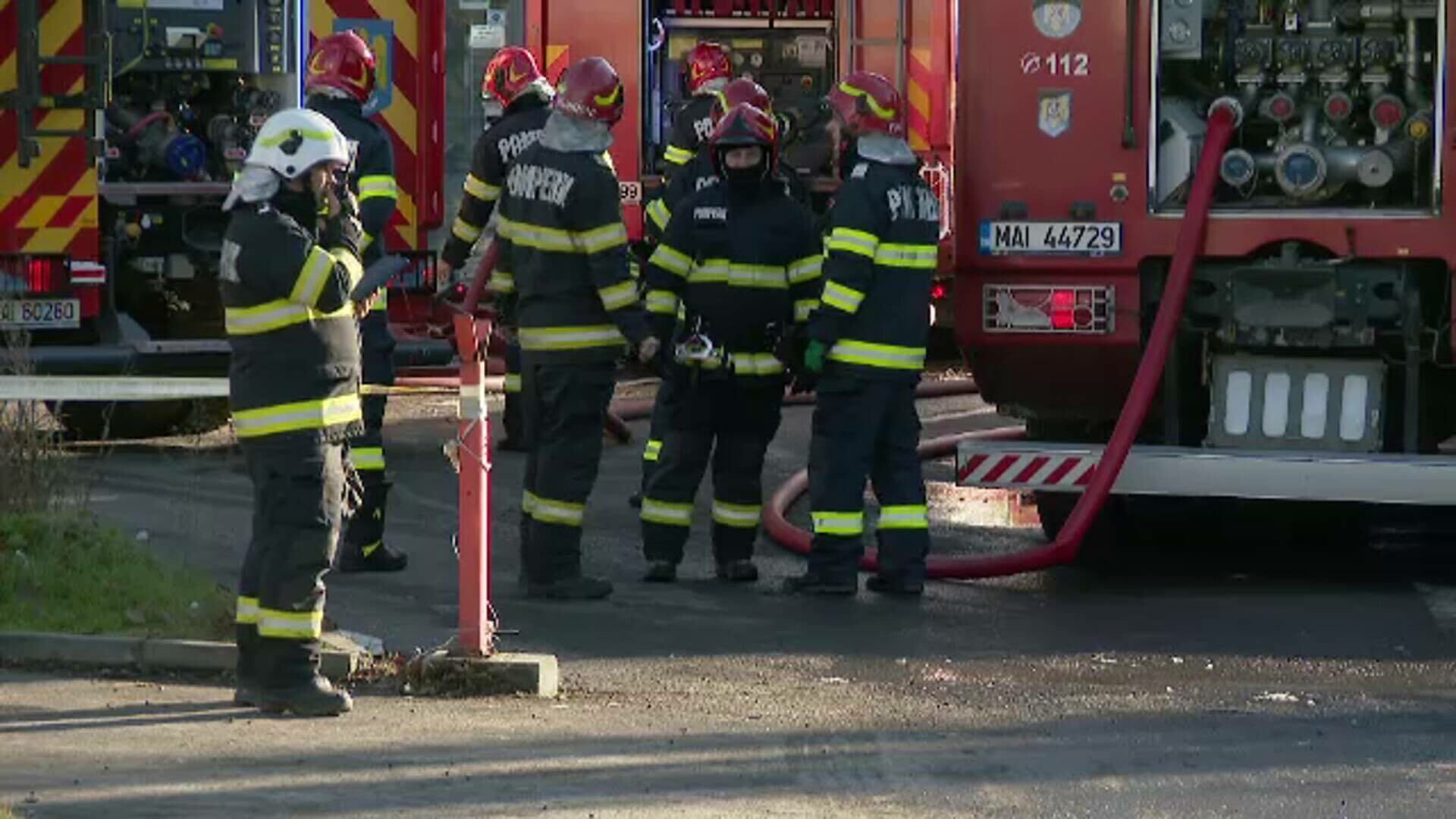 incendiu, depozit, militari