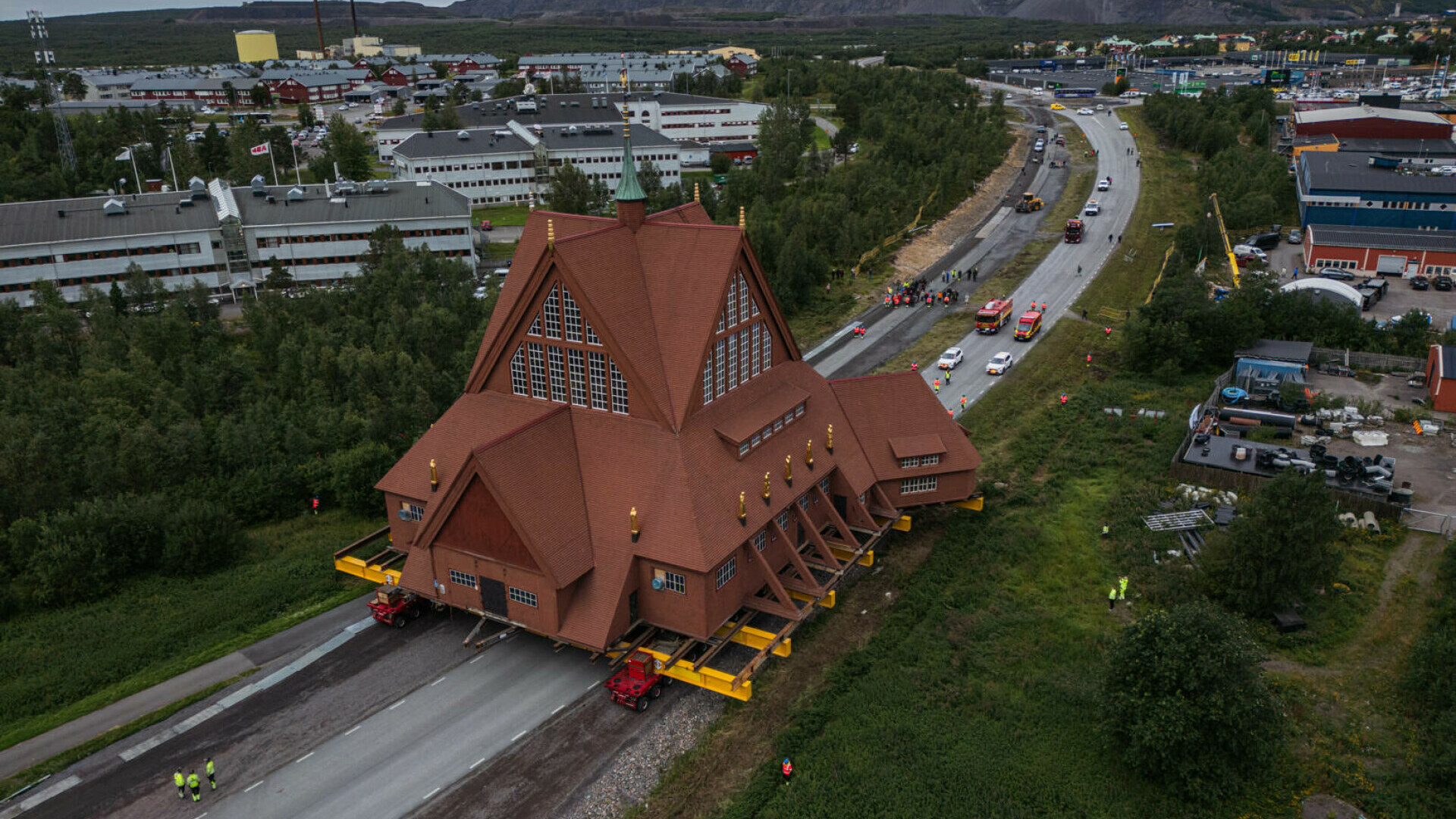 Un oraș vechi de 125 de ani este mutat fizic, clădire cu clădire, la 3 kilometri distanță. Ce se află sub el