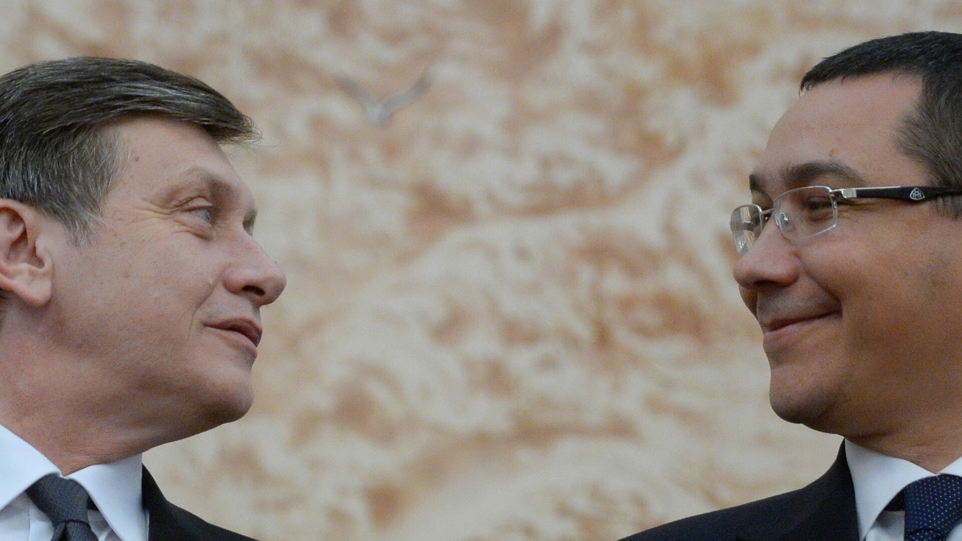 Crin Antonescu si Victor Ponta - cover