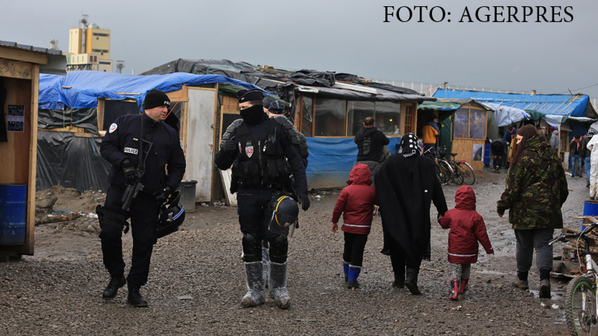 politie franceza in Jungla din Calais
