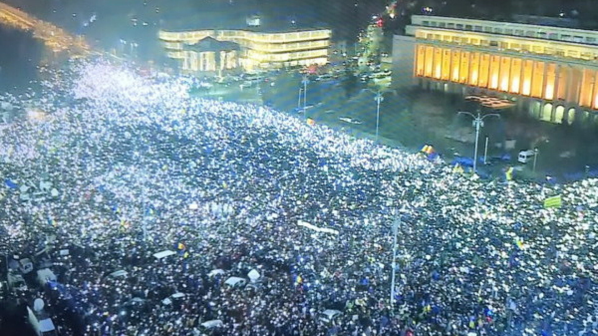 Moment istoric in Romania. 280.000 de romani oameni au luminat Piata Victoriei