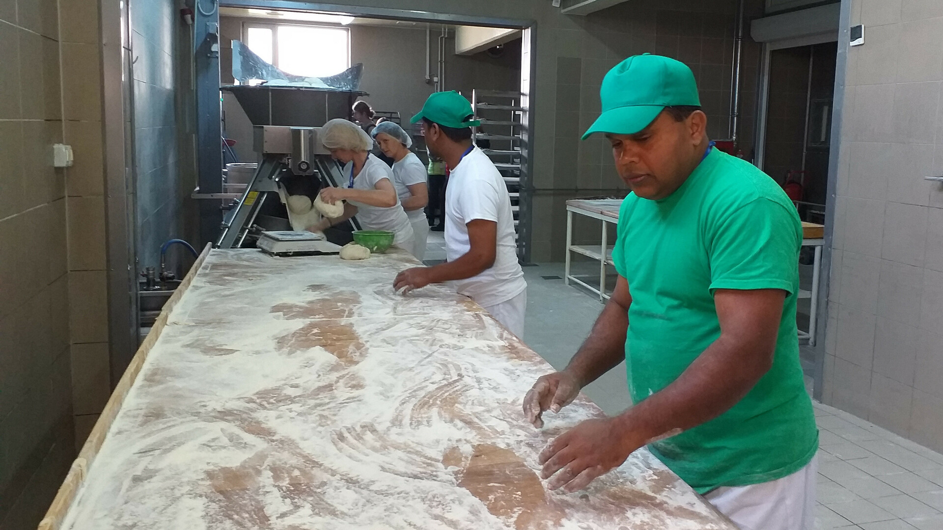 Revolta la Ditrau, Harghita, dupa angajarea unor asiatici la fabrica de paine - 3